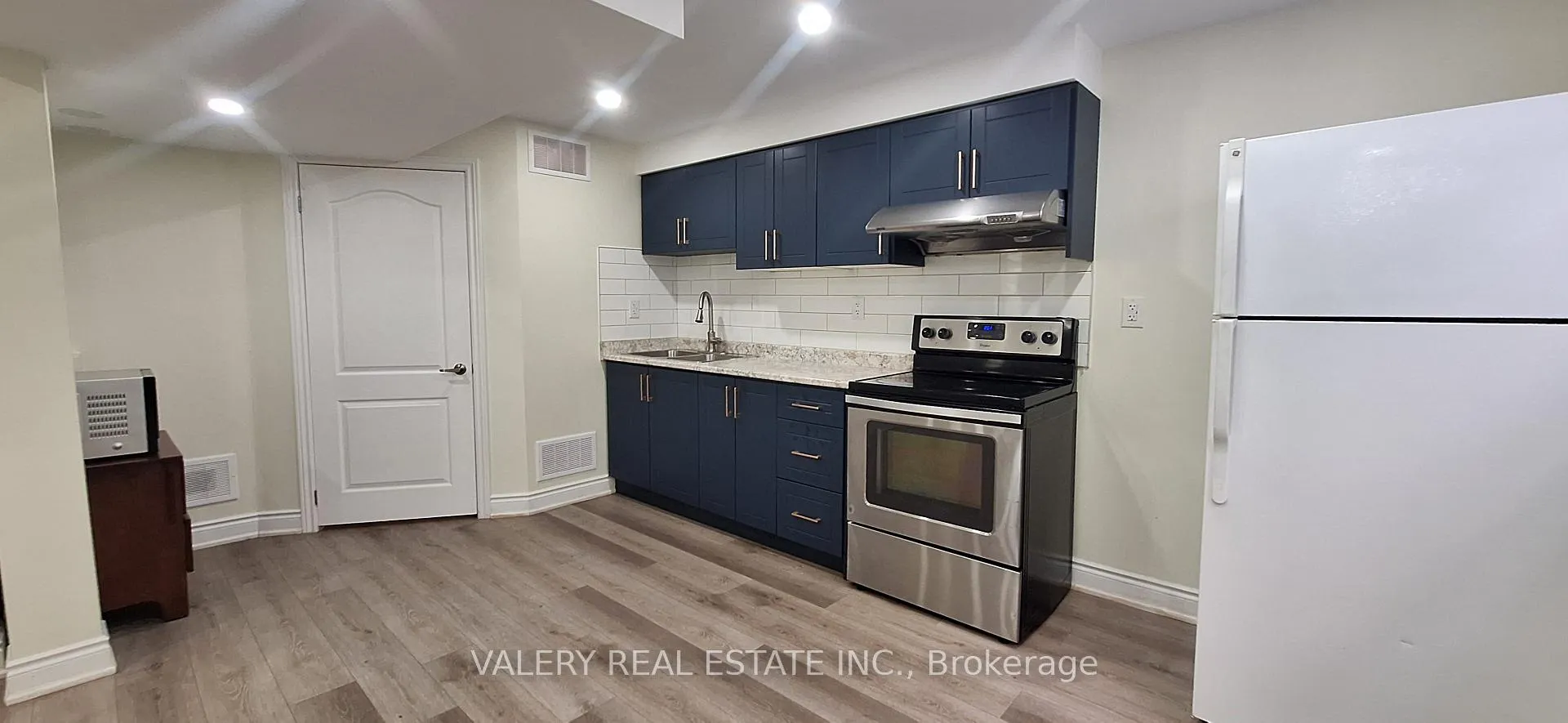 Photo 3 of Unit 2, 68 Mullis Crescent, Brampton, Fletcher's West — HOMEH