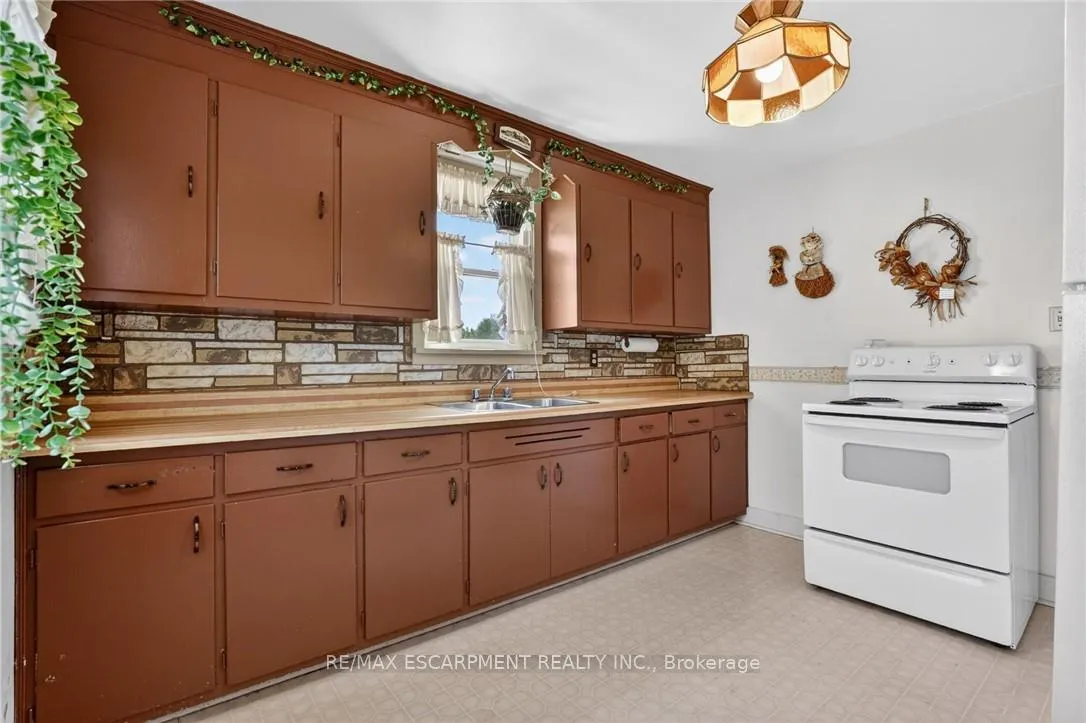 Photo 13 of 2883 South Grimsby Rd 10, Grimsby, Grimsby Escarpment — HOMEH