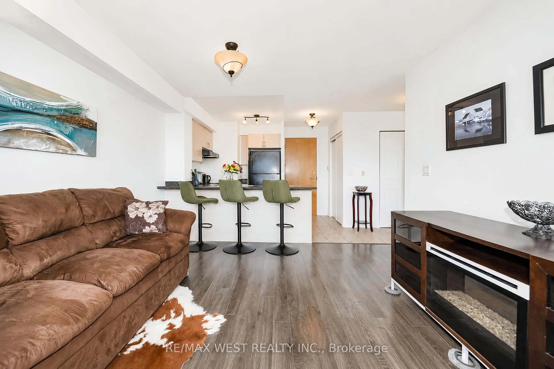 Photo 8 of Unit 216, 340 Watson Street W, Whitby, Port Whitby — HOMEH