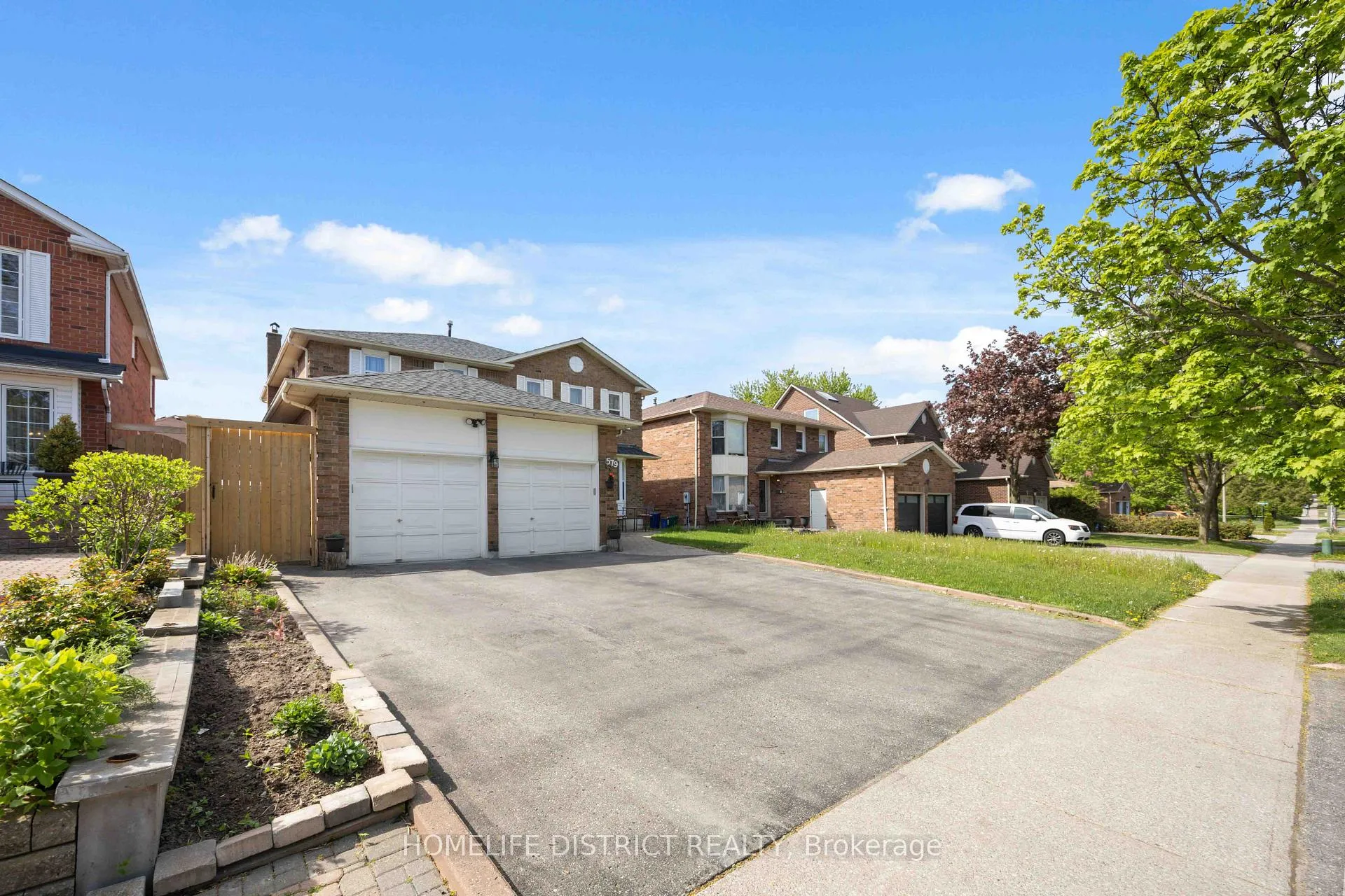 Photo 1 of 579 Sheppard Avenue, Pickering, Woodlands — HOMEH