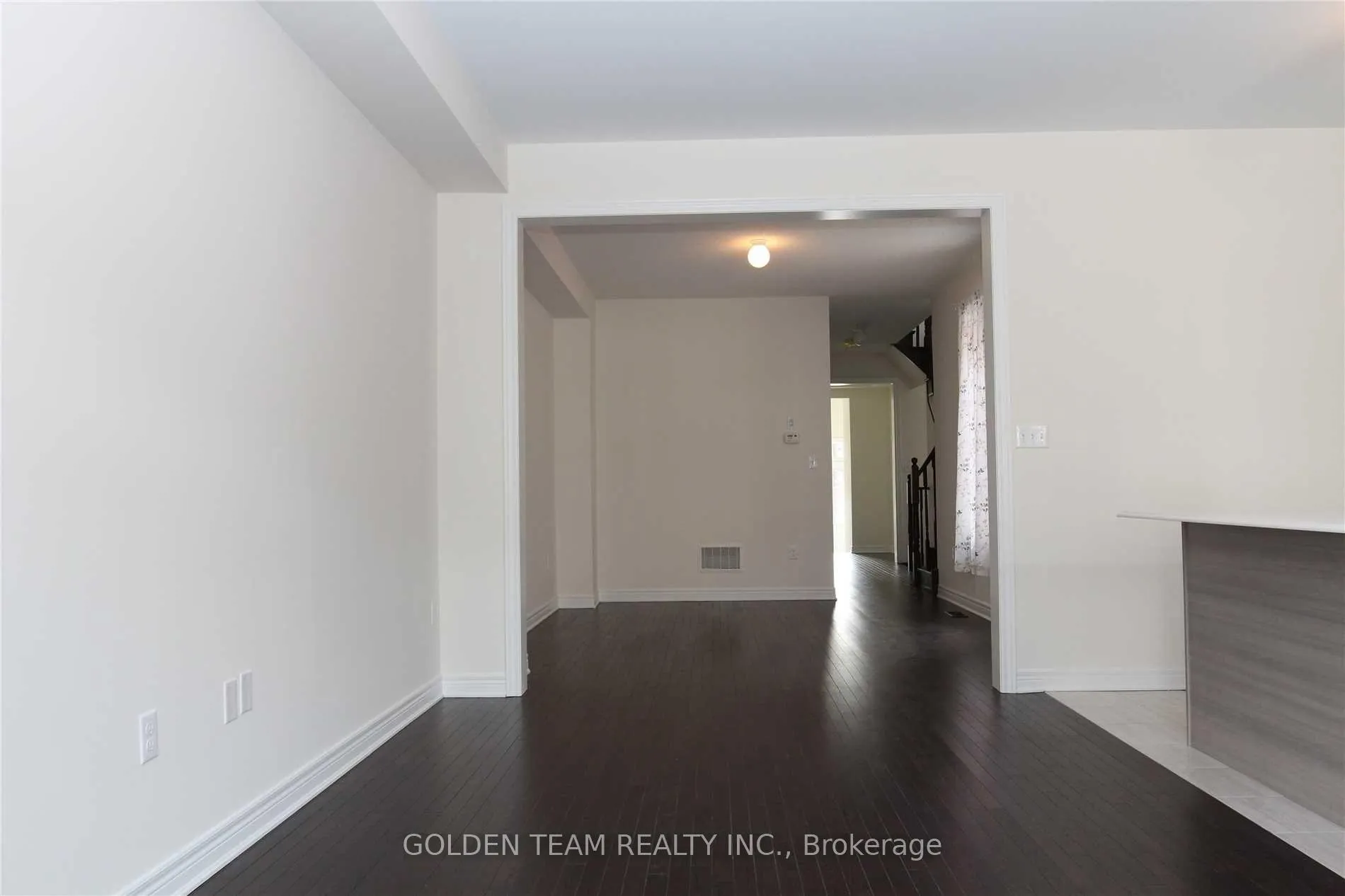 Photo 5 of 14 Titan Trail, Markham, Cedarwood — HOMEH