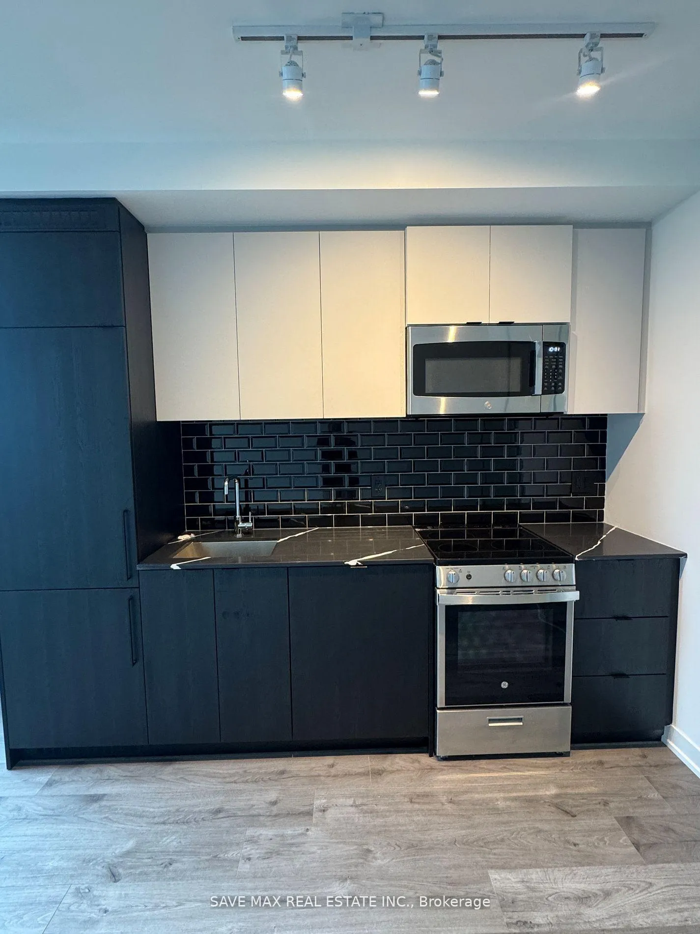 Photo 11 of Unit 501, 285 Dufferin Street, Toronto, South Parkdale — HOMEH