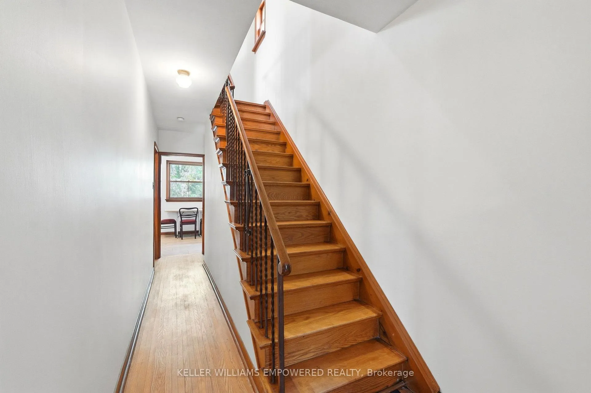Photo 4 of 28 East Drive, Toronto, Rockcliffe-Smythe — HOMEH