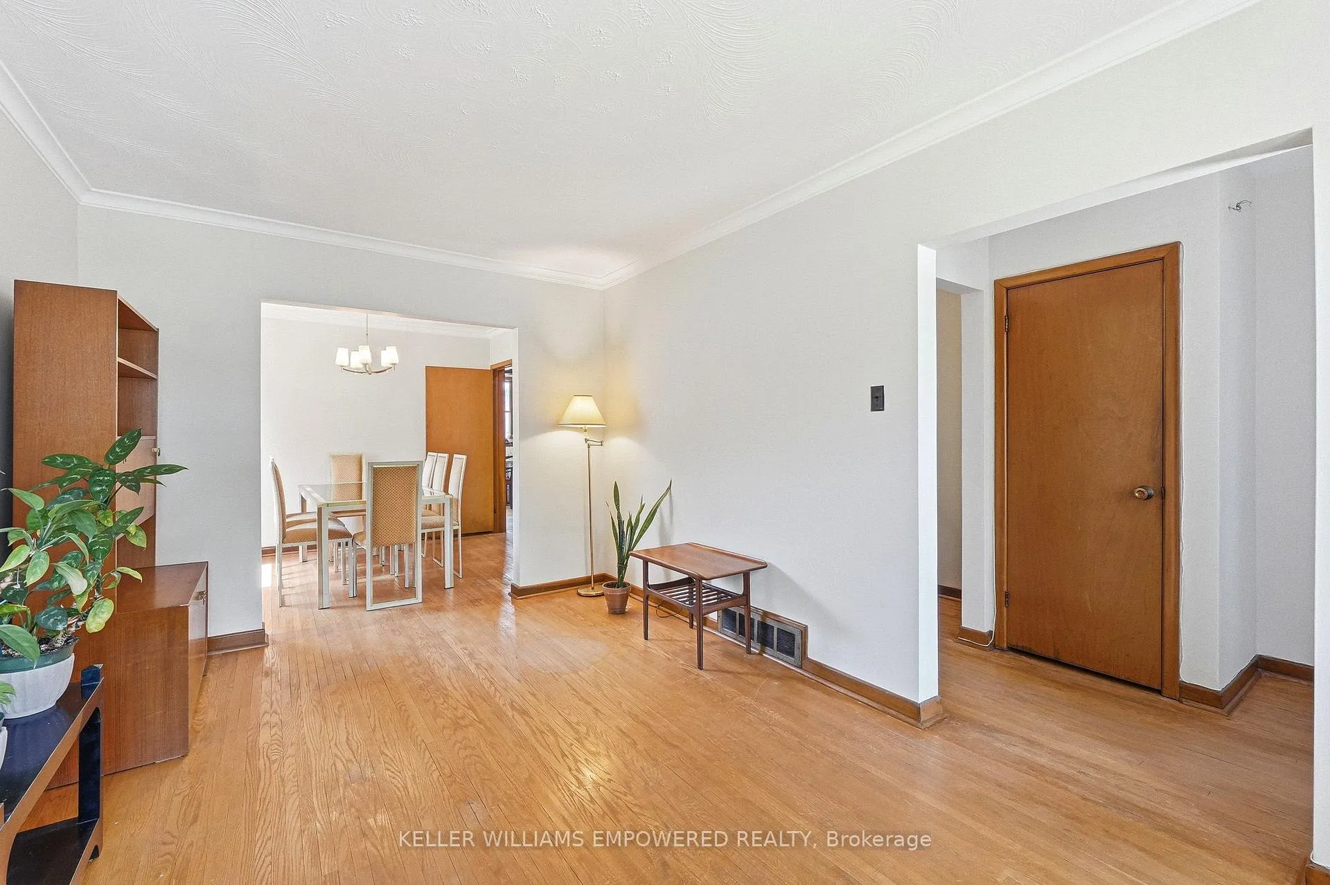 Photo 6 of 28 East Drive, Toronto, Rockcliffe-Smythe — HOMEH