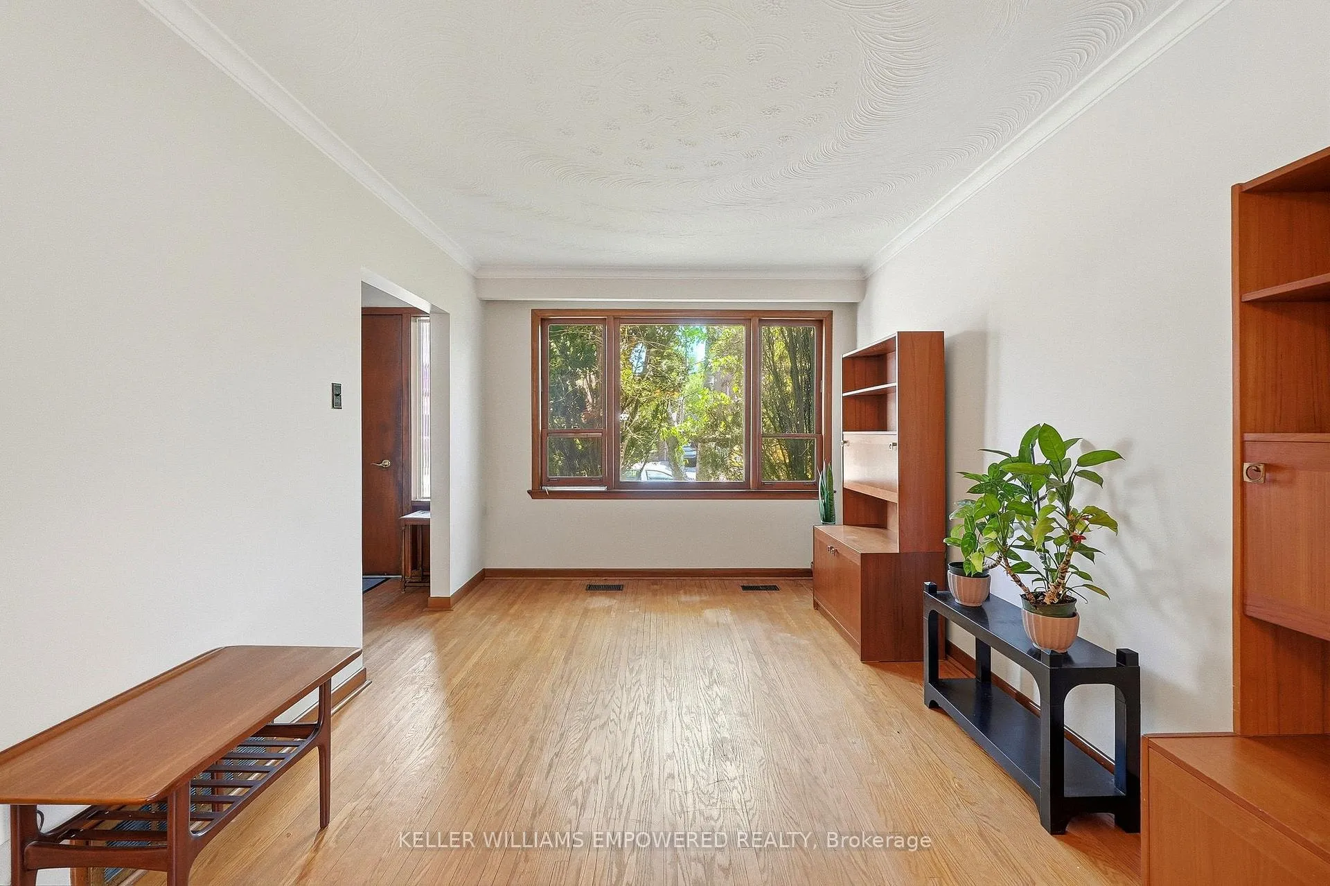 Photo 8 of 28 East Drive, Toronto, Rockcliffe-Smythe — HOMEH