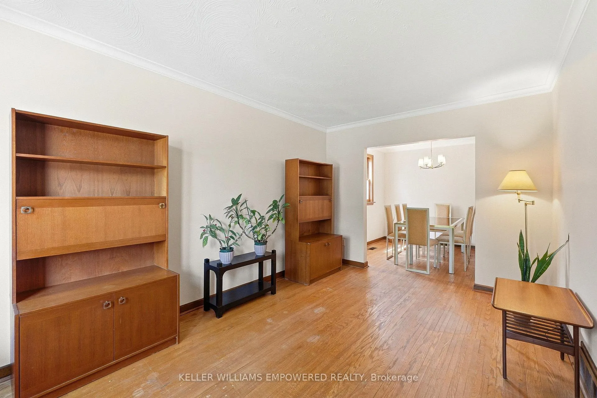 Photo 10 of 28 East Drive, Toronto, Rockcliffe-Smythe — HOMEH
