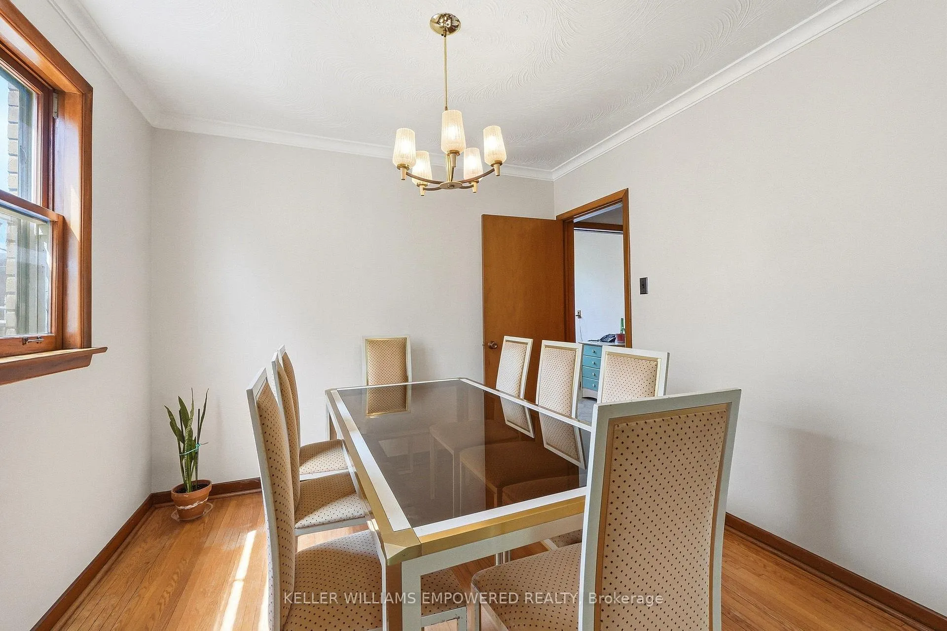Photo 11 of 28 East Drive, Toronto, Rockcliffe-Smythe — HOMEH