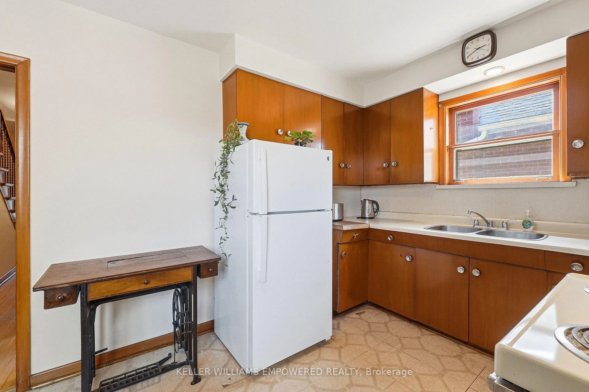 Photo 15 of 28 East Drive, Toronto, Rockcliffe-Smythe — HOMEH
