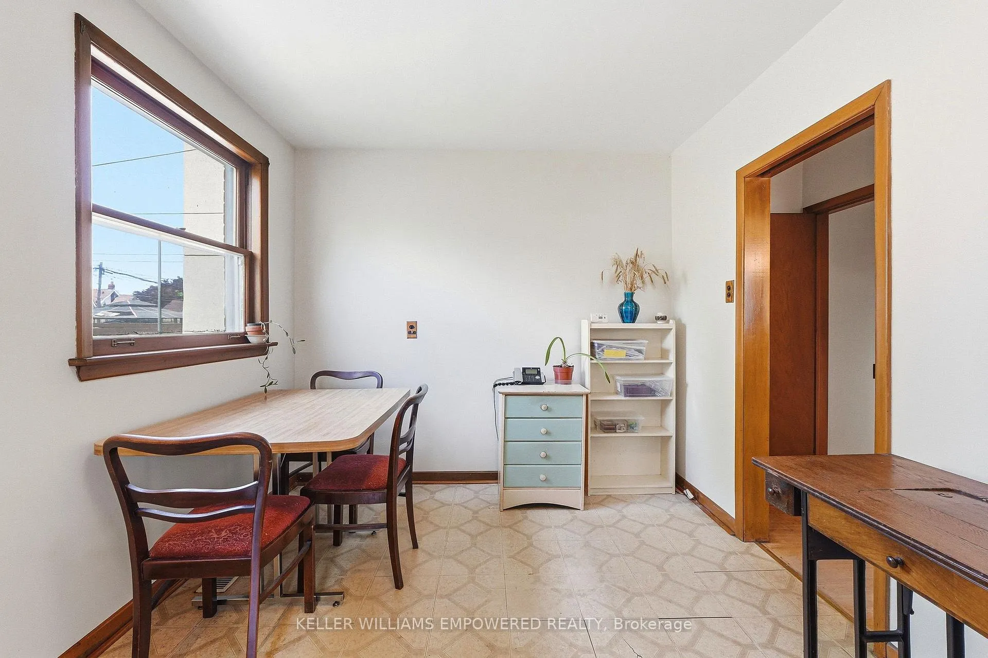 Photo 18 of 28 East Drive, Toronto, Rockcliffe-Smythe — HOMEH
