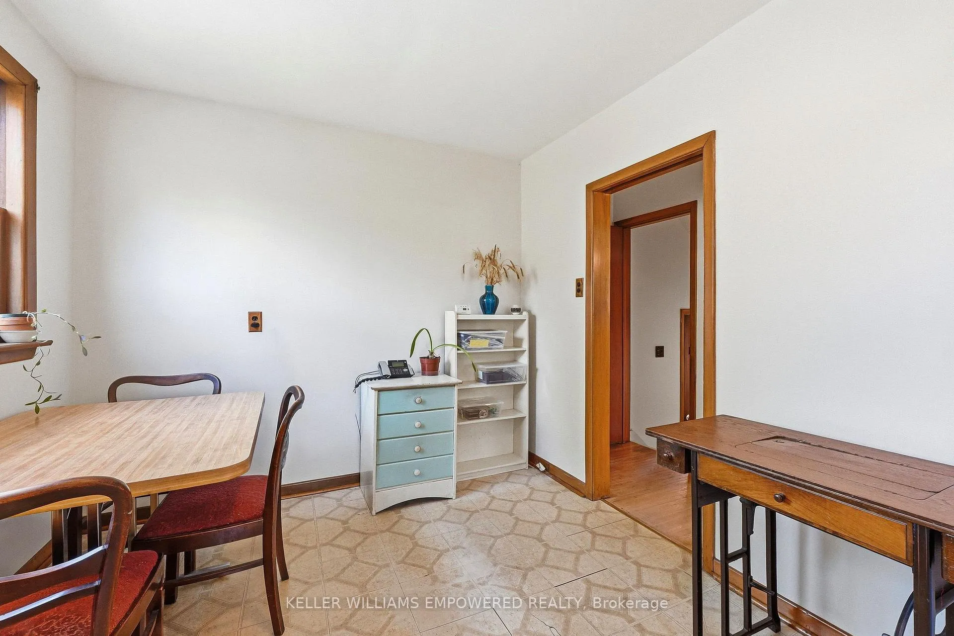 Photo 19 of 28 East Drive, Toronto, Rockcliffe-Smythe — HOMEH