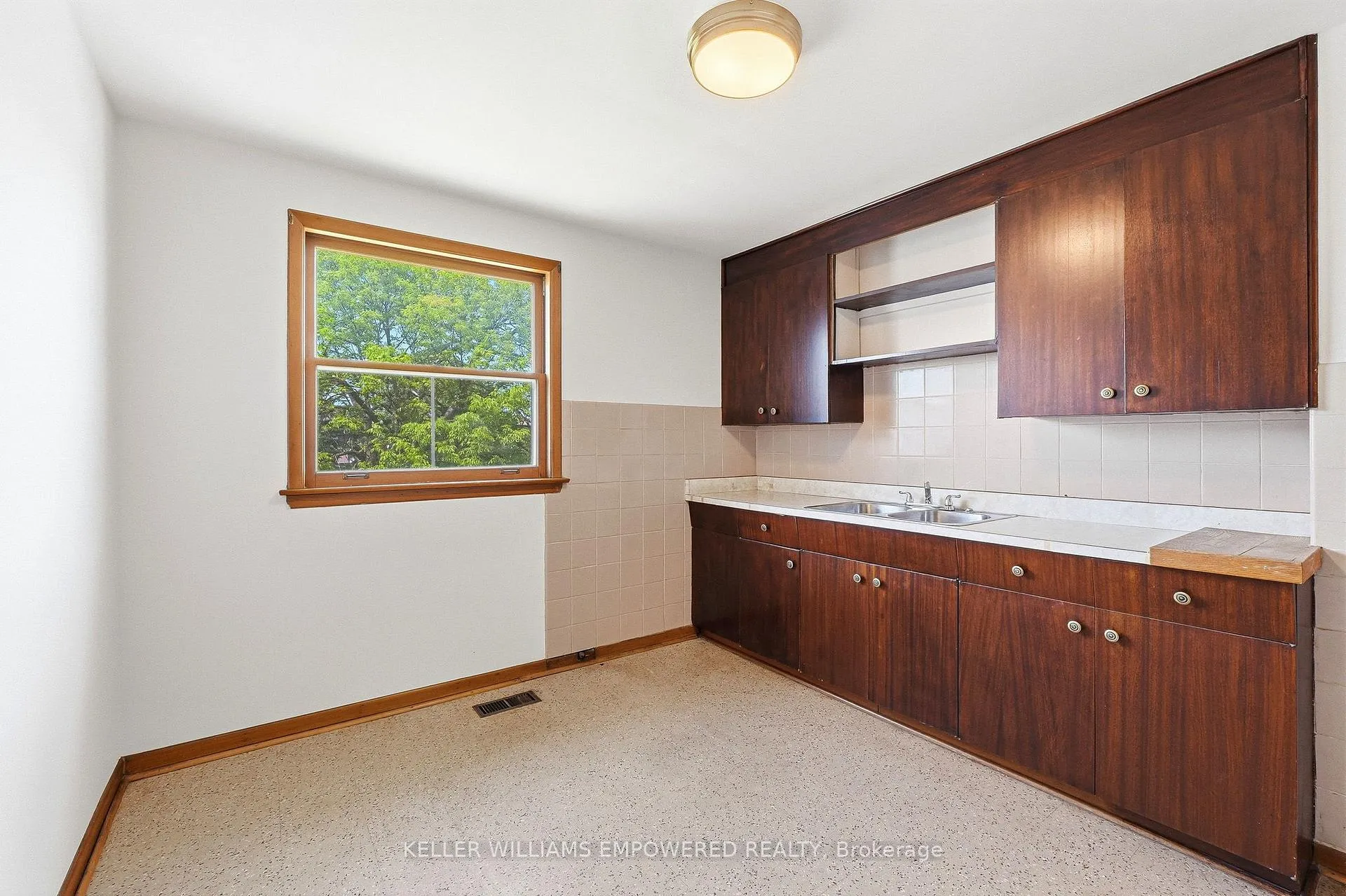Photo 22 of 28 East Drive, Toronto, Rockcliffe-Smythe — HOMEH