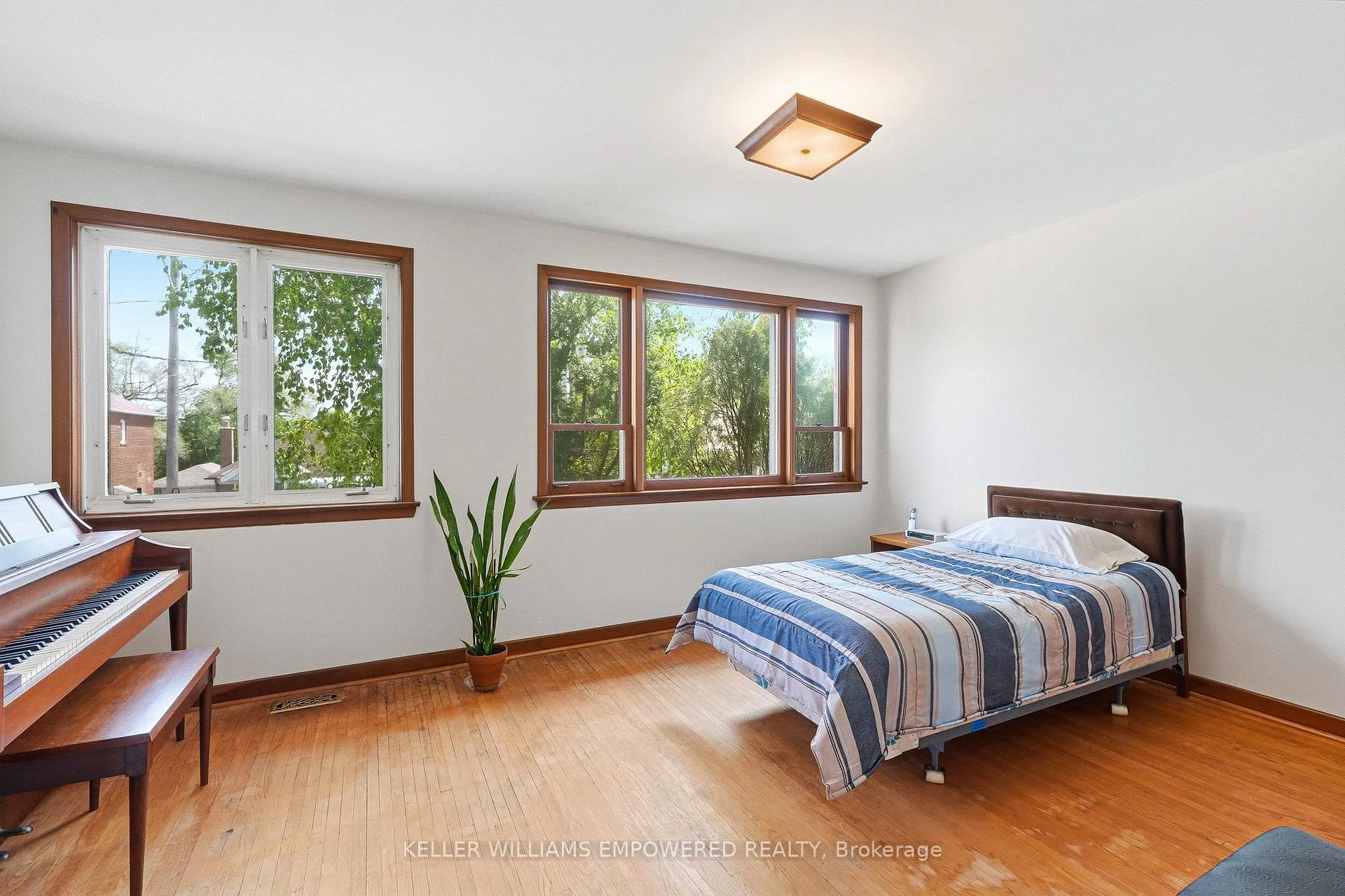 Photo 28 of 28 East Drive, Toronto, Rockcliffe-Smythe — HOMEH