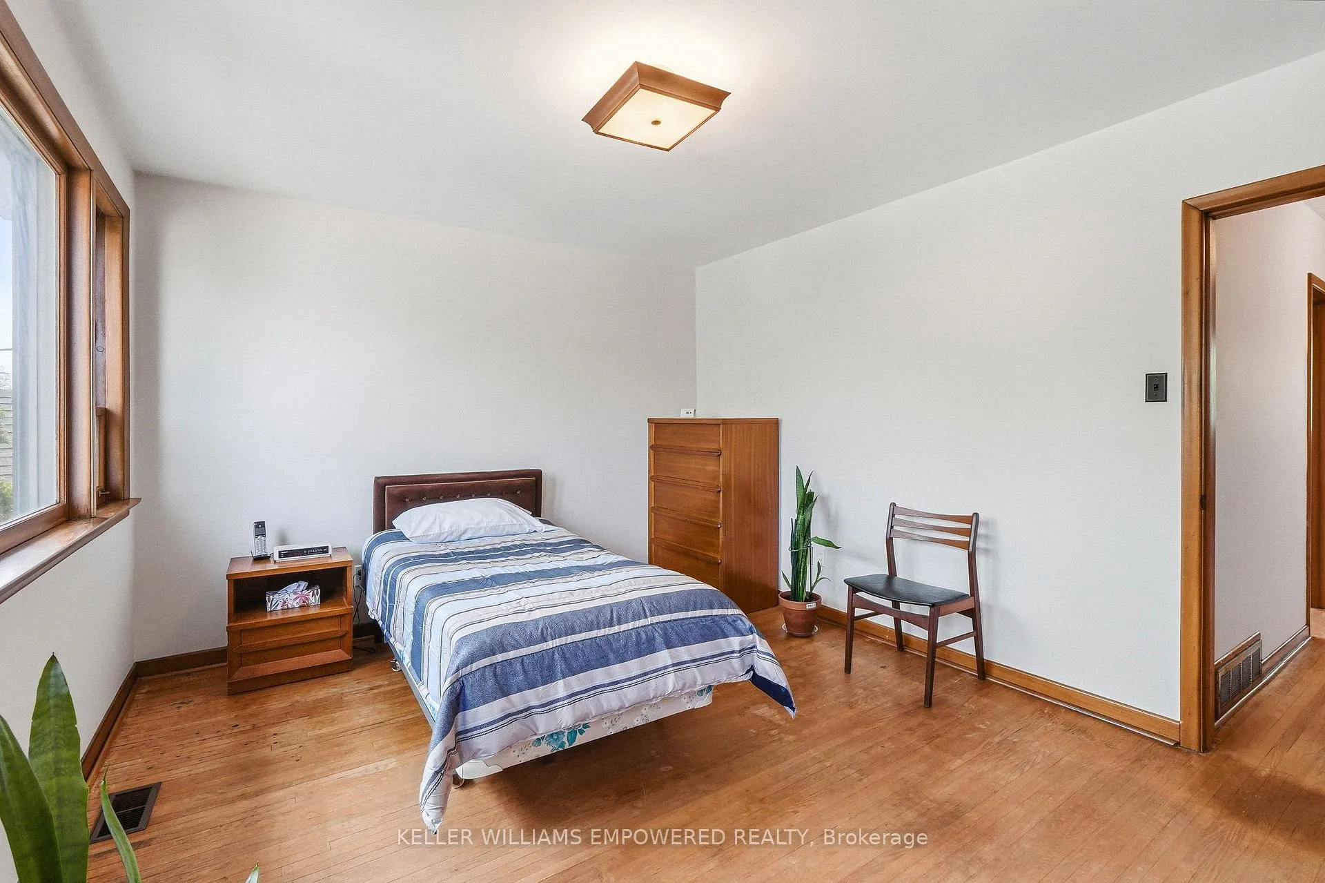 Photo 30 of 28 East Drive, Toronto, Rockcliffe-Smythe — HOMEH