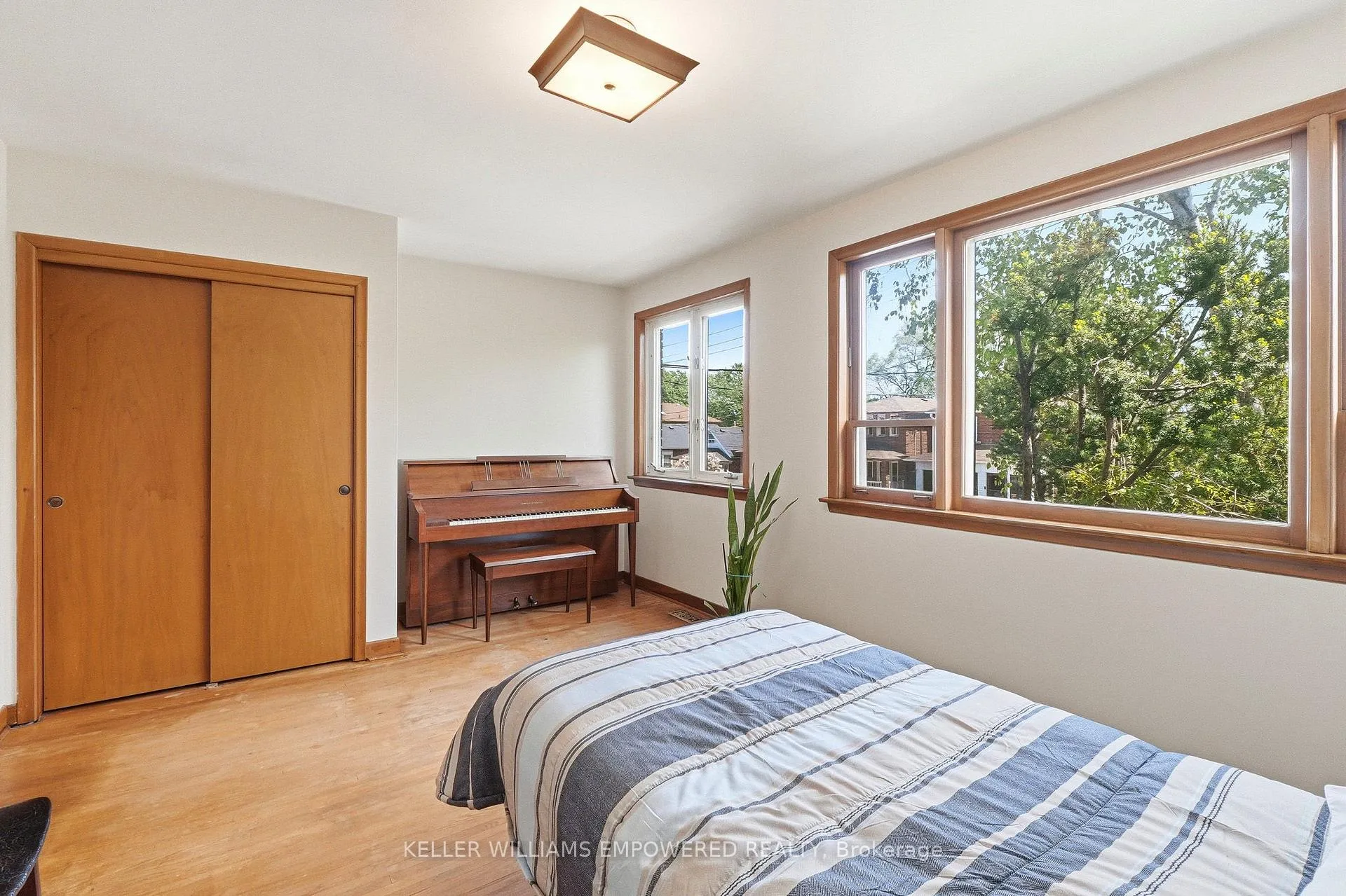 Photo 31 of 28 East Drive, Toronto, Rockcliffe-Smythe — HOMEH