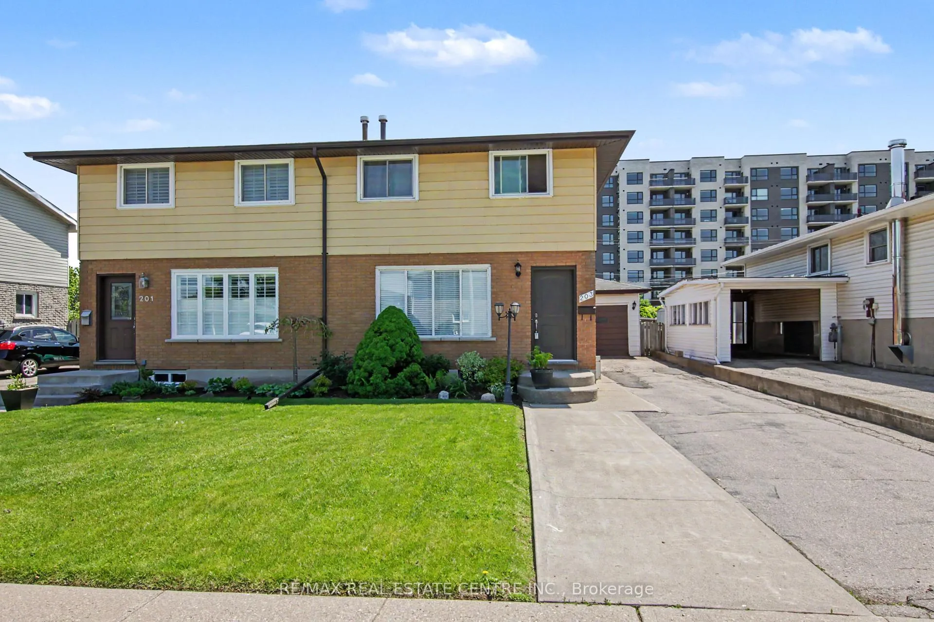 Photo 1 of 203 Moffat Drive, Cambridge — HOMEH