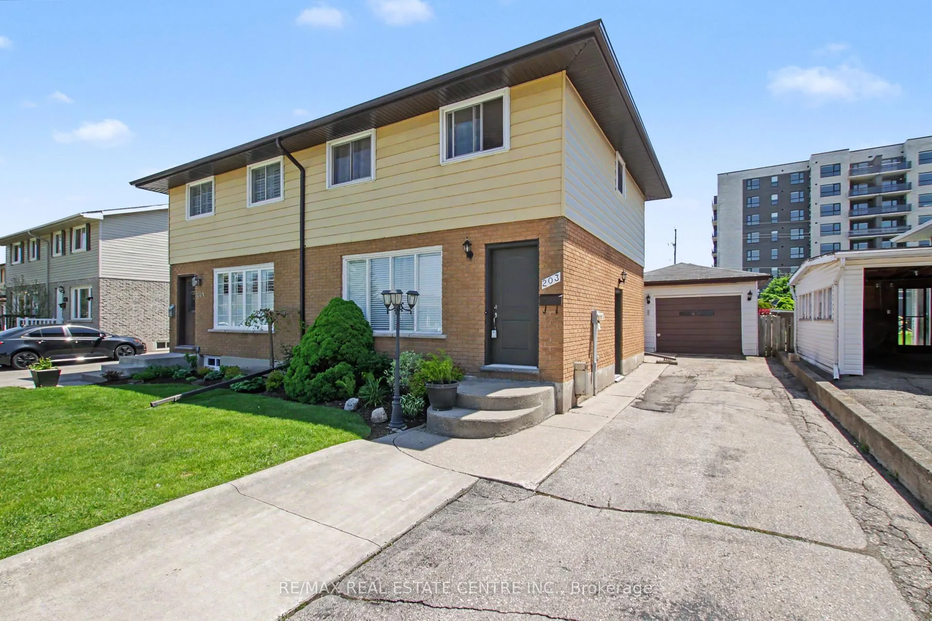 Photo 4 of 203 Moffat Drive, Cambridge — HOMEH