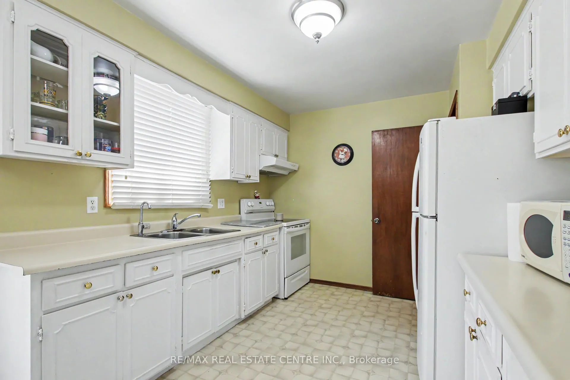Photo 9 of 203 Moffat Drive, Cambridge — HOMEH