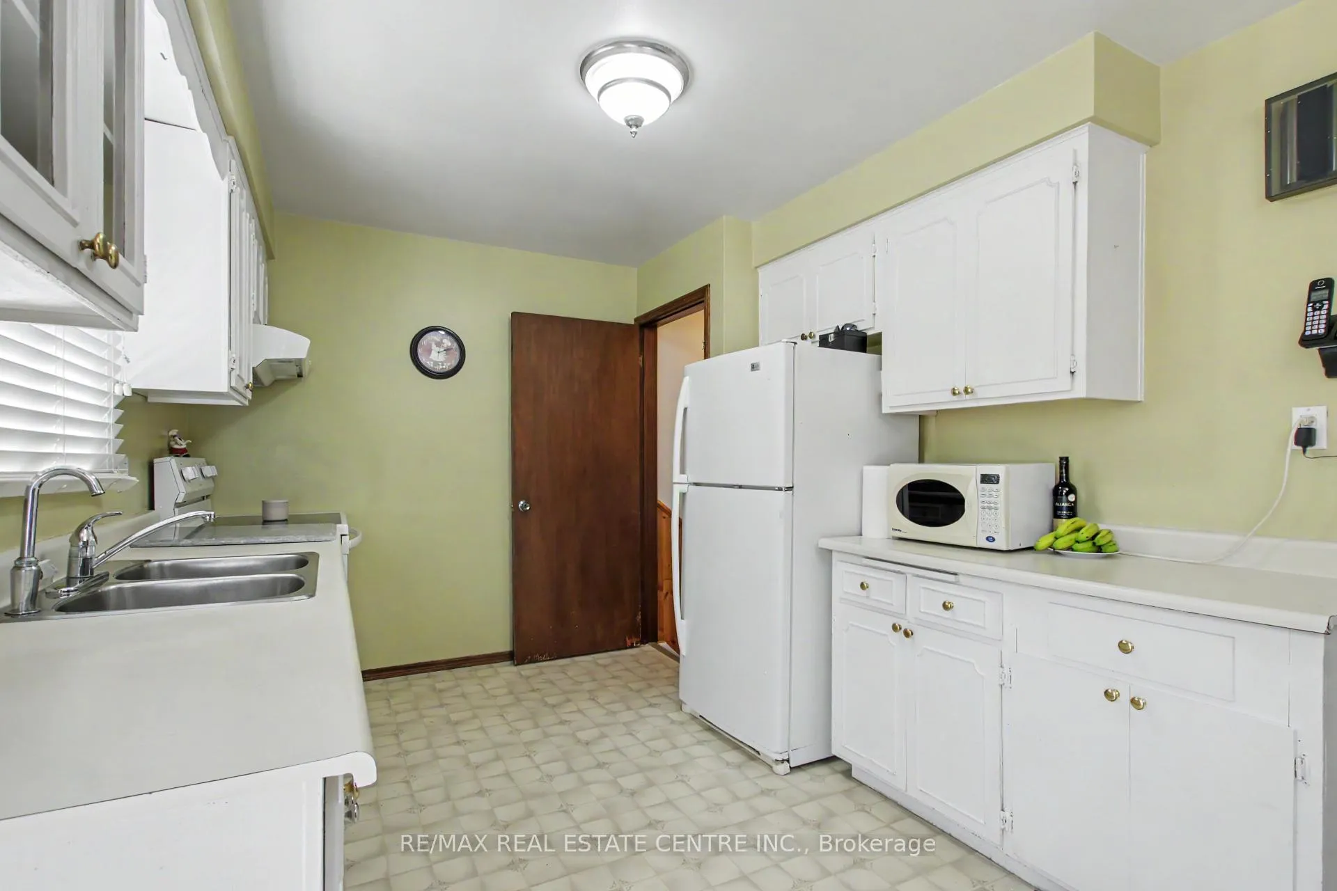 Photo 10 of 203 Moffat Drive, Cambridge — HOMEH