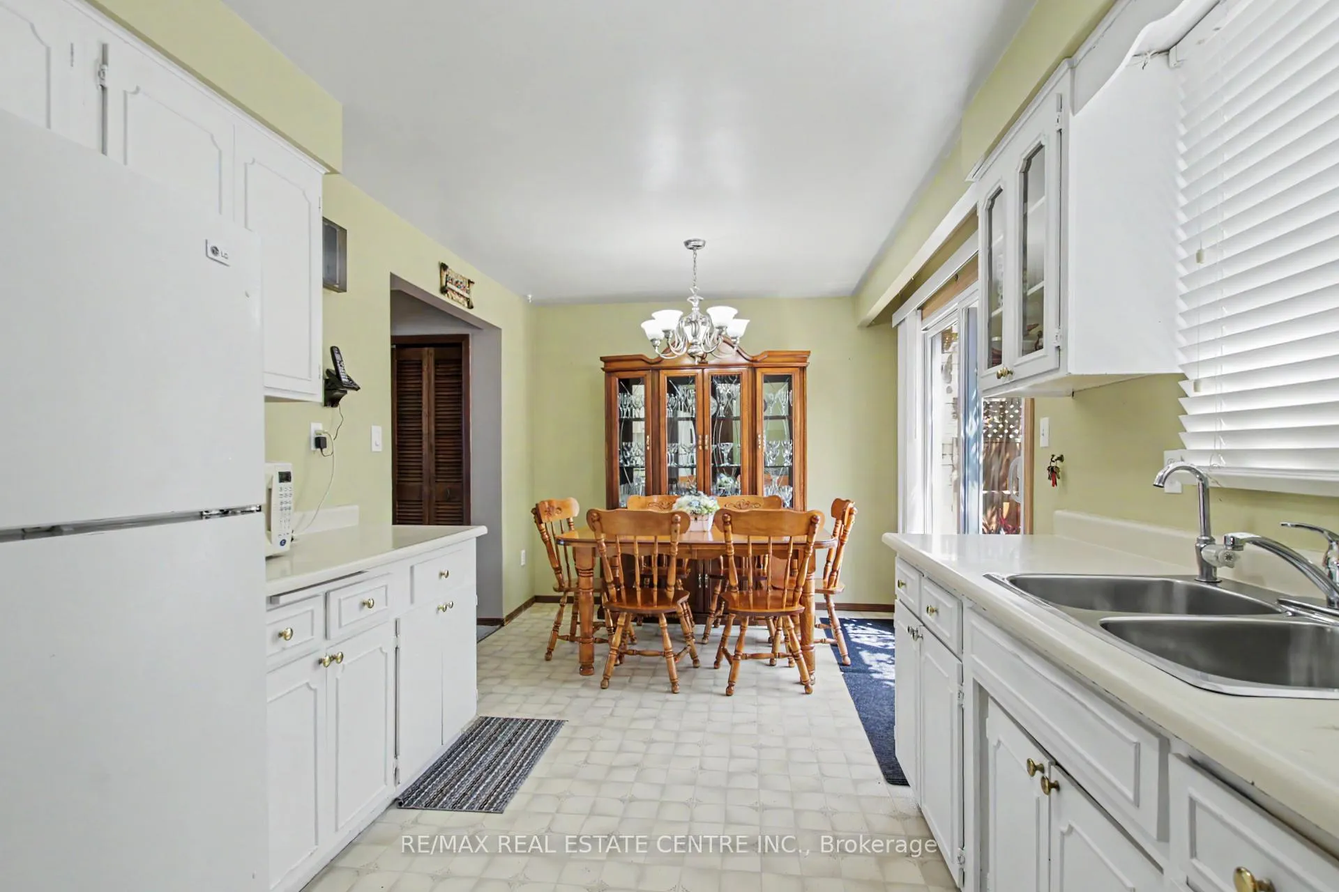 Photo 12 of 203 Moffat Drive, Cambridge — HOMEH