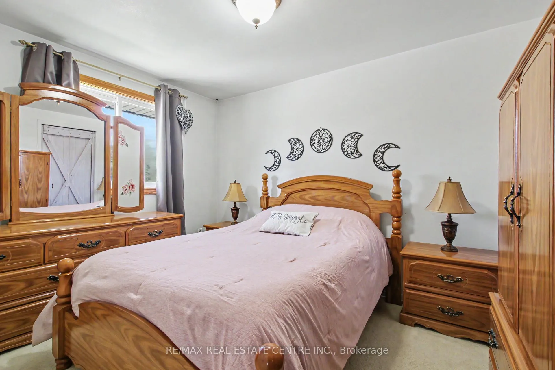 Photo 14 of 203 Moffat Drive, Cambridge — HOMEH