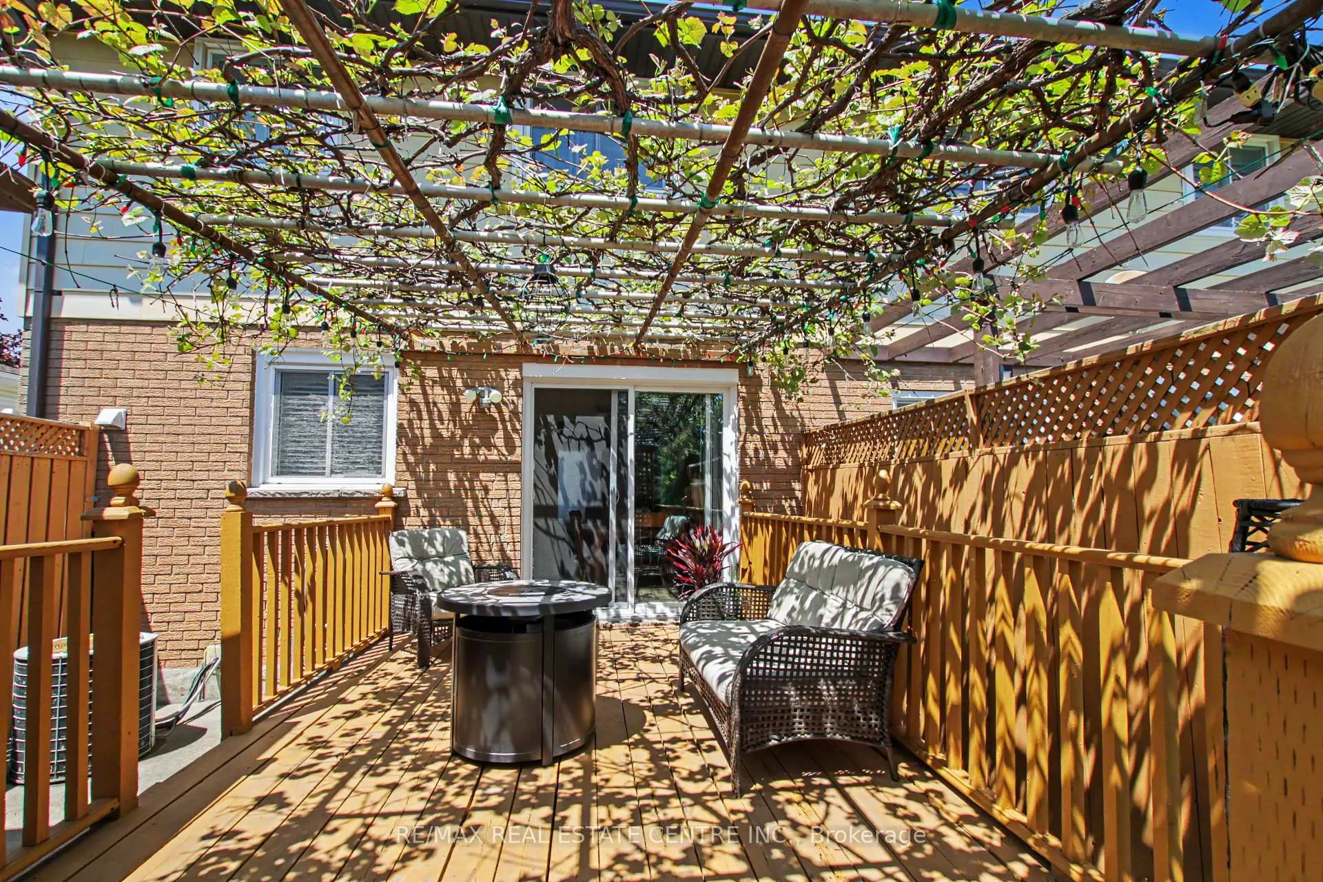 Photo 21 of 203 Moffat Drive, Cambridge — HOMEH