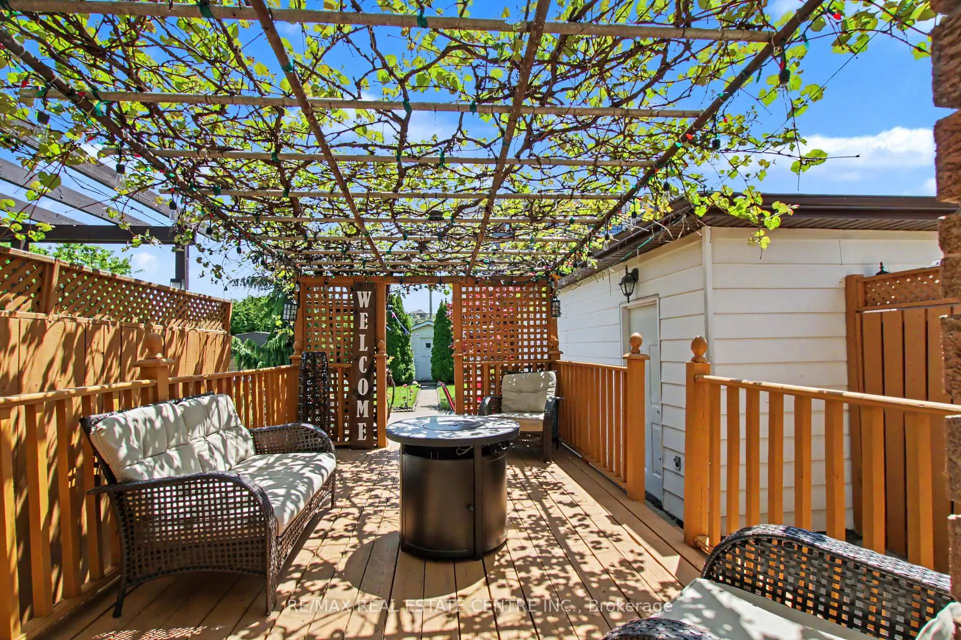Photo 22 of 203 Moffat Drive, Cambridge — HOMEH