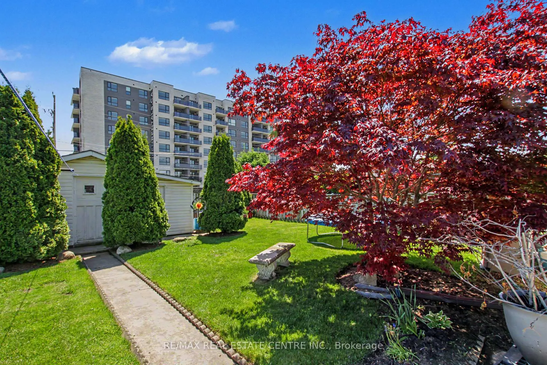 Photo 25 of 203 Moffat Drive, Cambridge — HOMEH