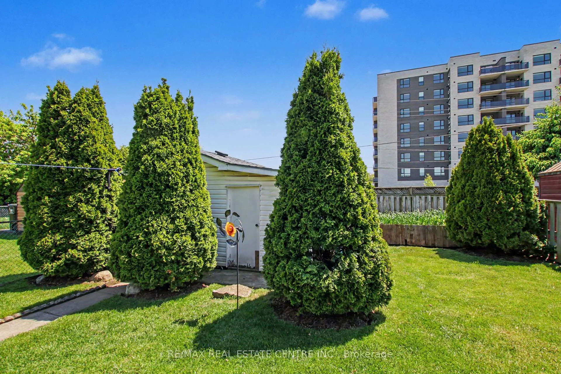 Photo 26 of 203 Moffat Drive, Cambridge — HOMEH