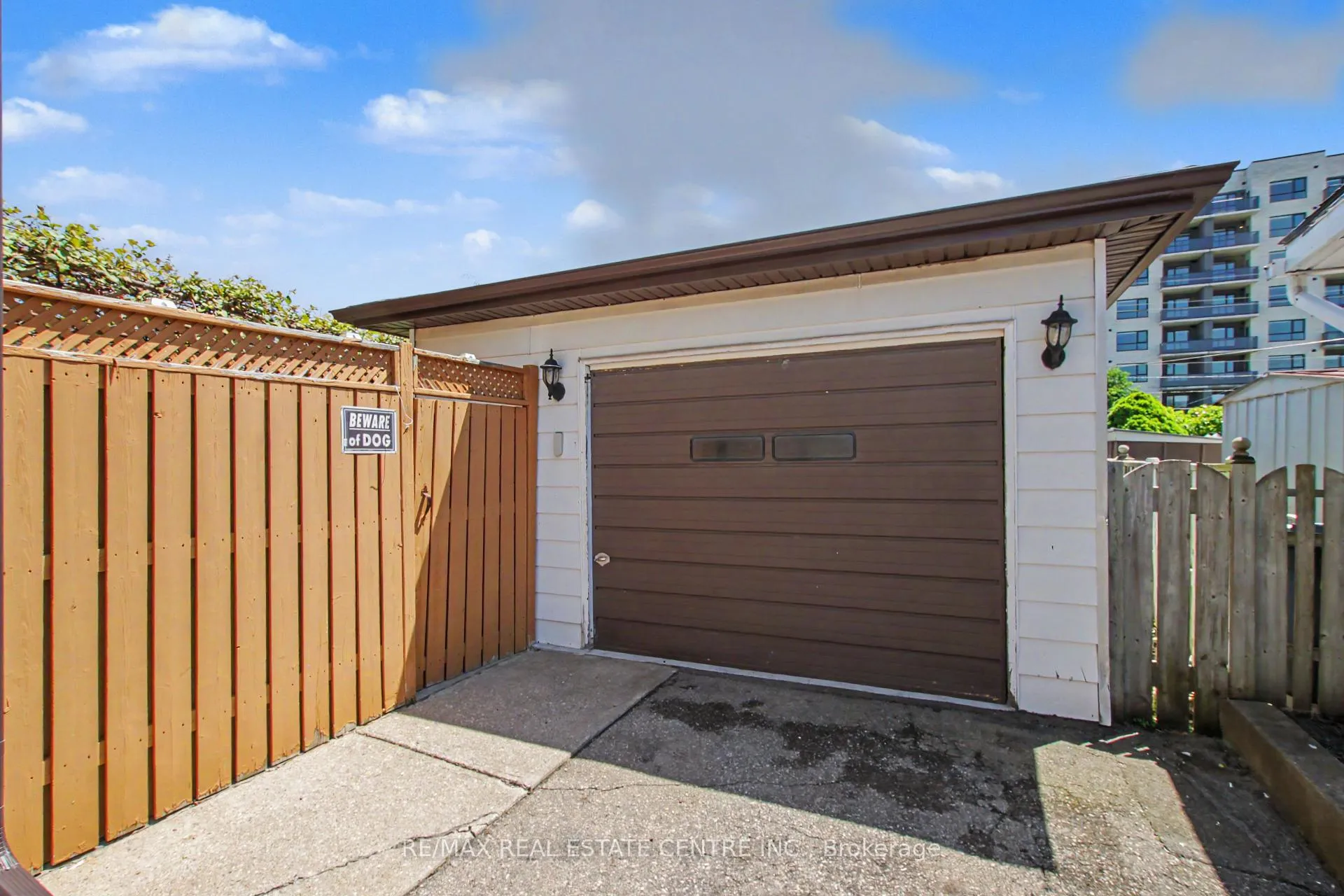 Photo 28 of 203 Moffat Drive, Cambridge — HOMEH