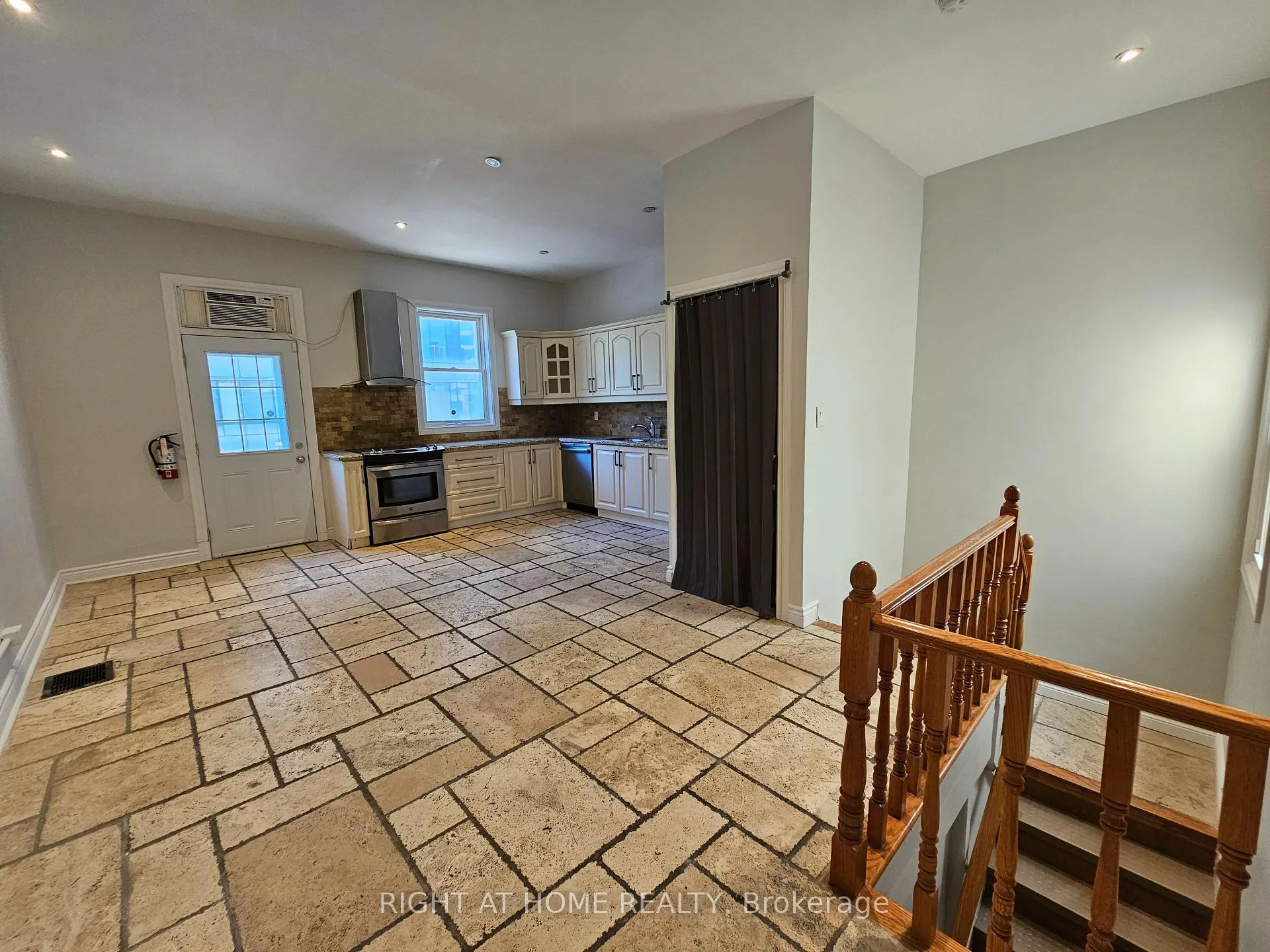 Photo 6 of Unit 3F, 550 Yonge Street, Toronto, Bay Street Corridor — HOMEH