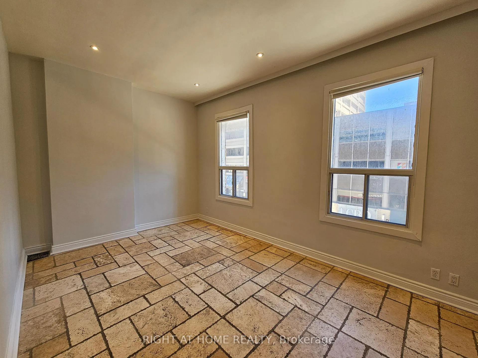 Photo 12 of Unit 3F, 550 Yonge Street, Toronto, Bay Street Corridor — HOMEH