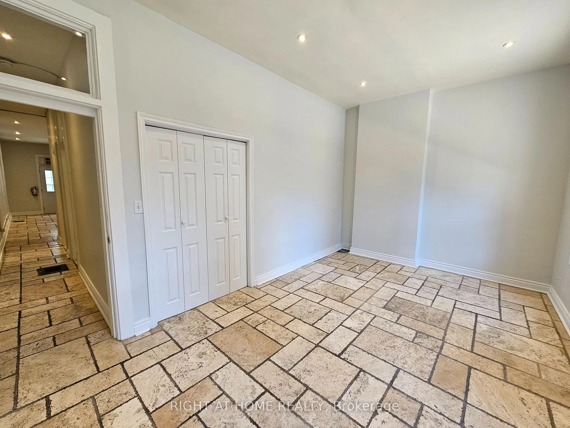Photo 13 of Unit 3F, 550 Yonge Street, Toronto, Bay Street Corridor — HOMEH