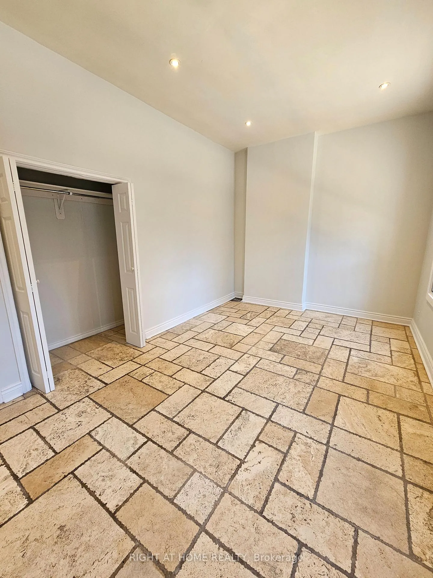 Photo 14 of Unit 3F, 550 Yonge Street, Toronto, Bay Street Corridor — HOMEH