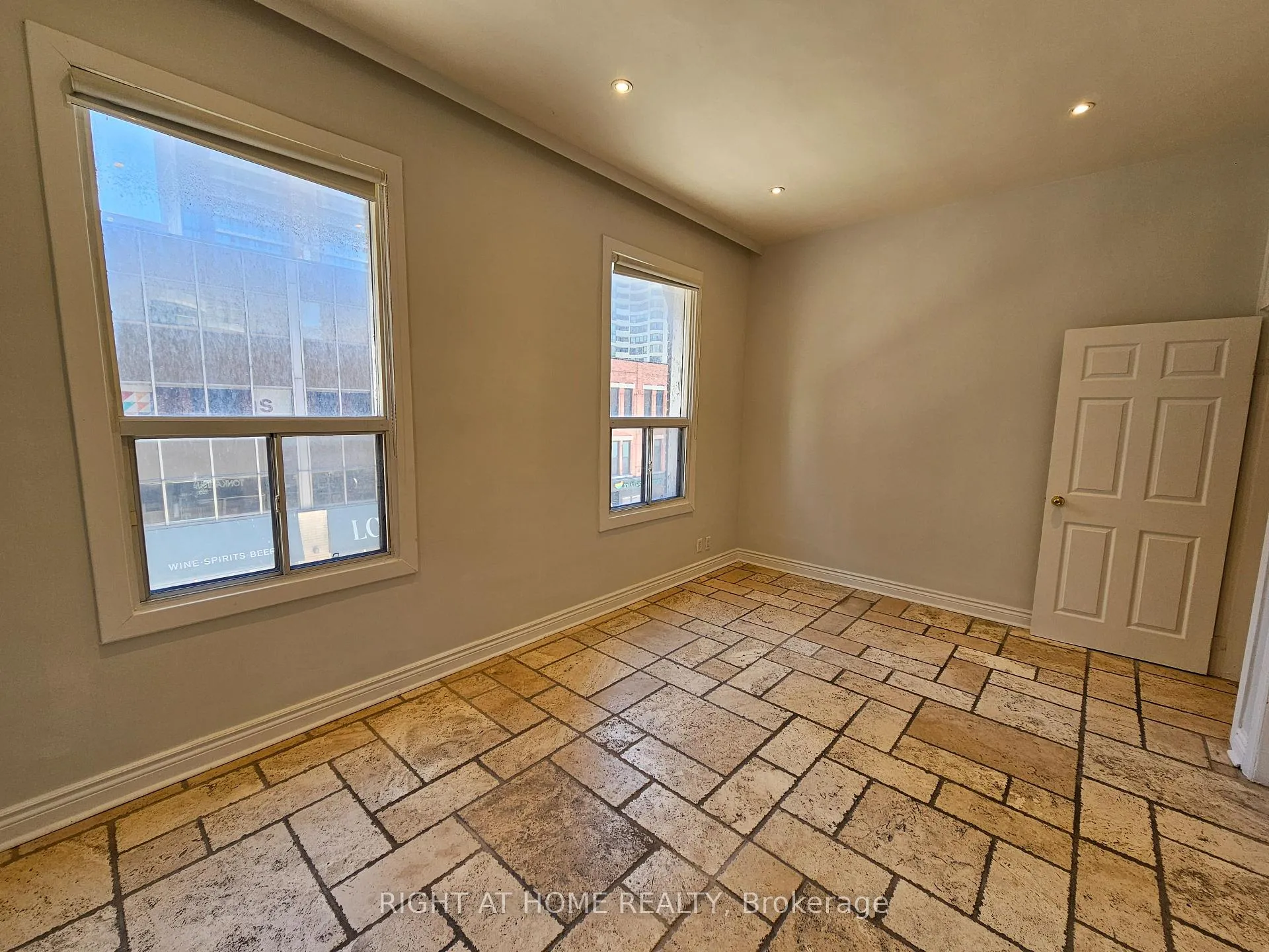 Photo 15 of Unit 3F, 550 Yonge Street, Toronto, Bay Street Corridor — HOMEH