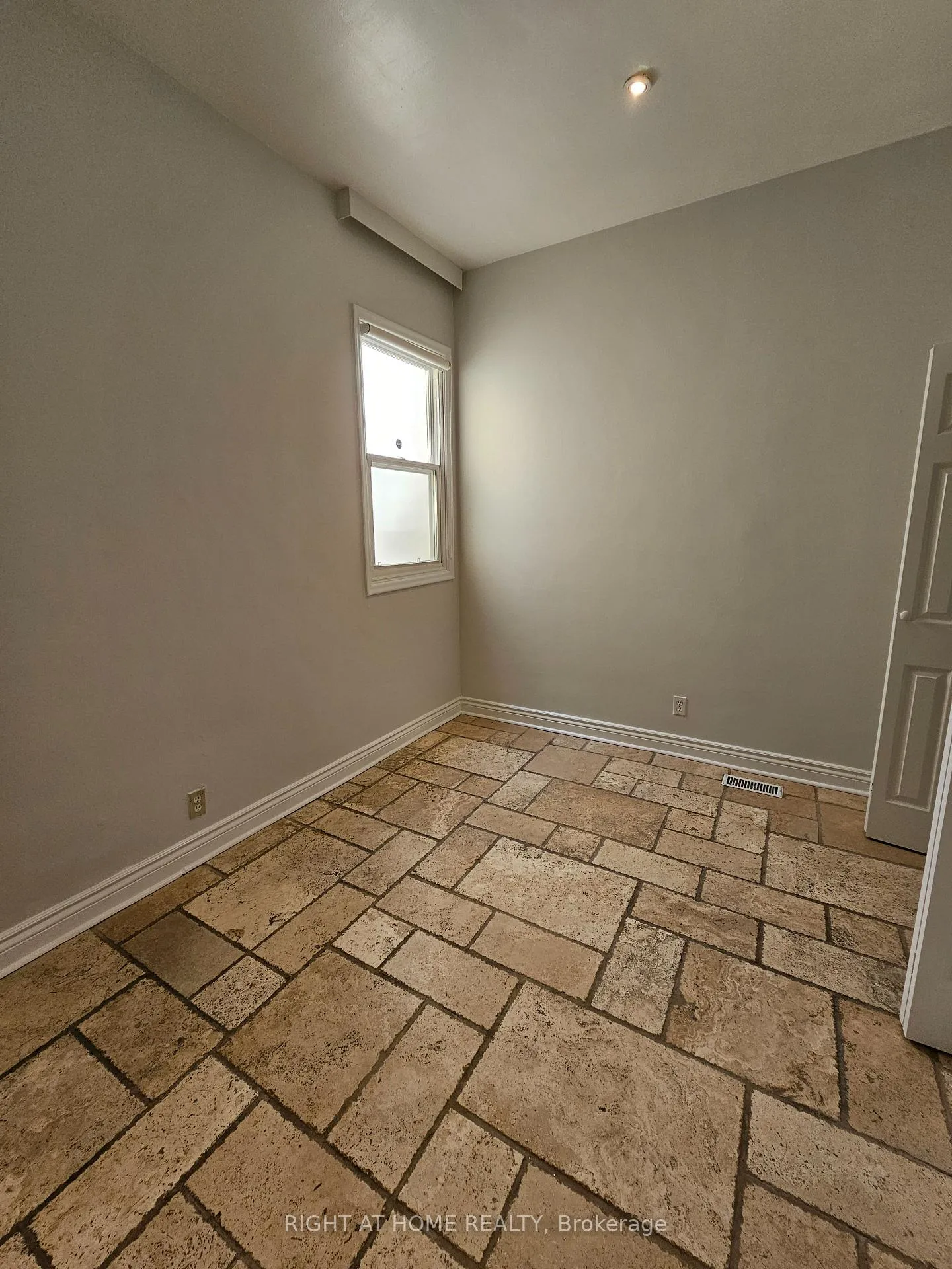 Photo 21 of Unit 3F, 550 Yonge Street, Toronto, Bay Street Corridor — HOMEH
