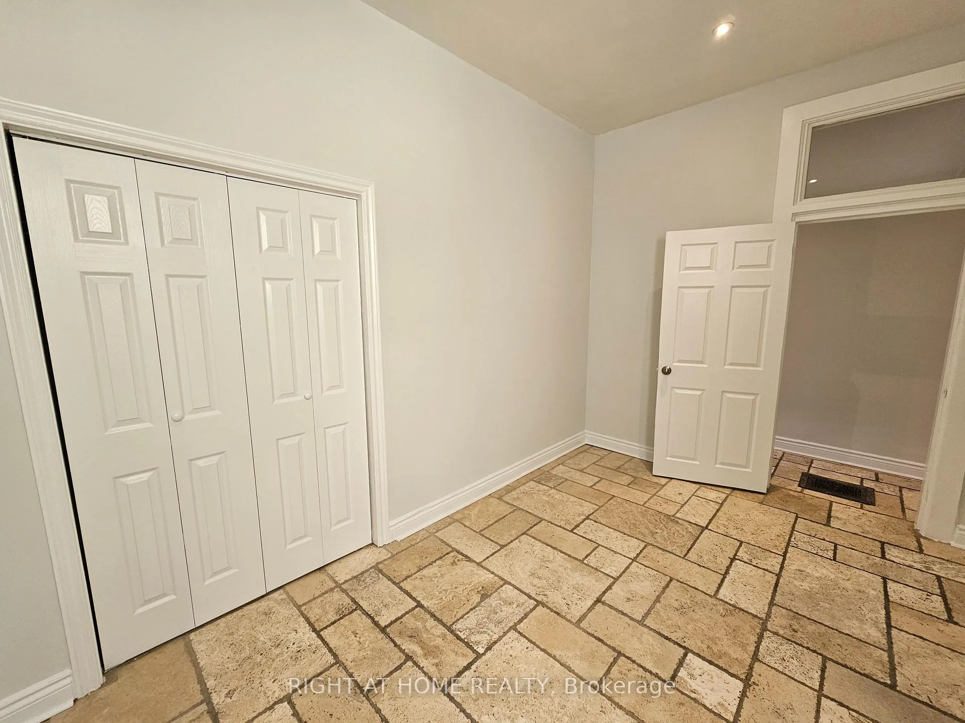 Photo 22 of Unit 3F, 550 Yonge Street, Toronto, Bay Street Corridor — HOMEH