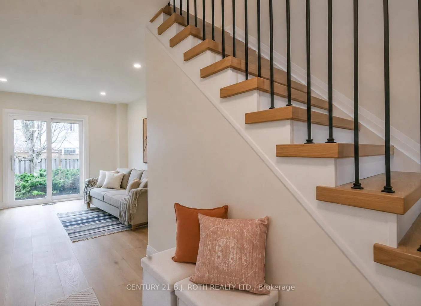 Photo 4 of 20 Hadden Crescent, Barrie, Cundles East — HOMEH