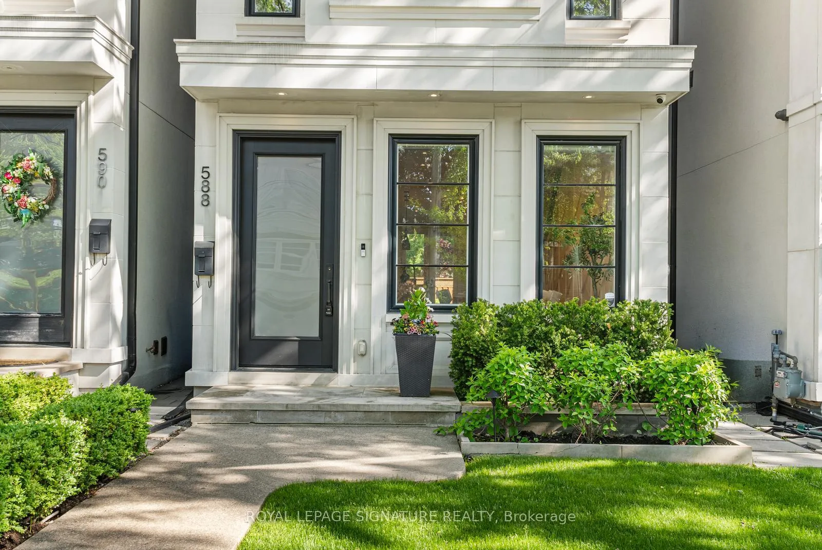 Photo 2 of 588 Woburn Avenue, Toronto, Bedford Park-Nortown — HOMEH