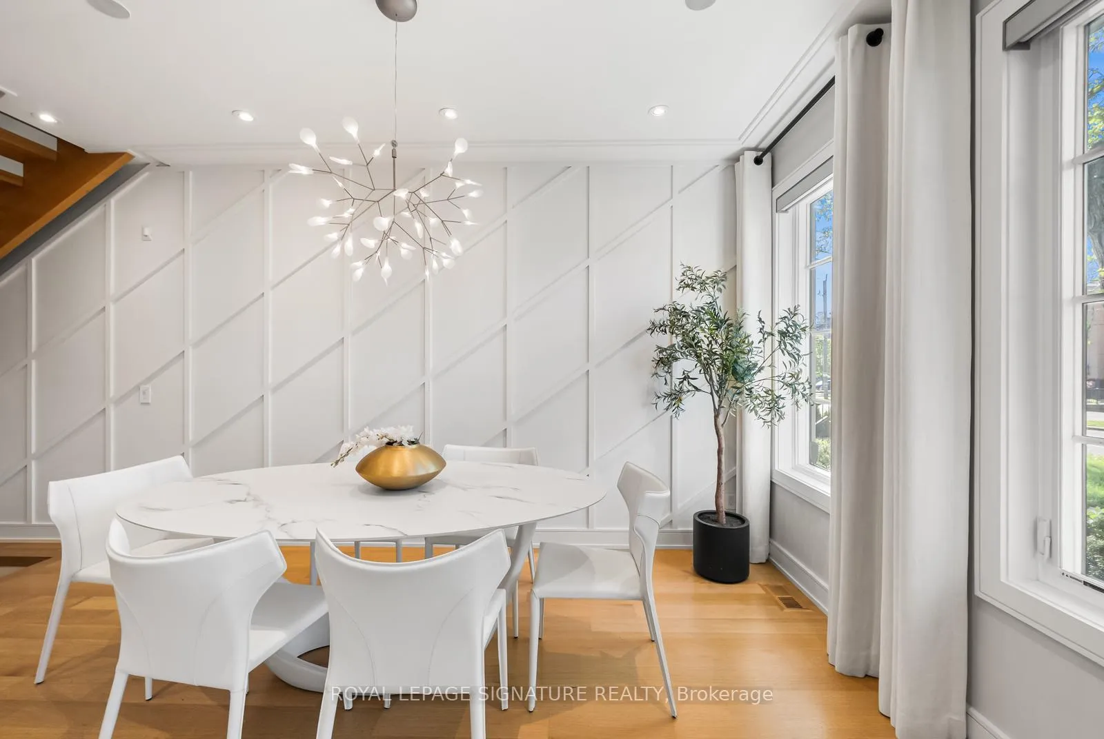 Photo 5 of 588 Woburn Avenue, Toronto, Bedford Park-Nortown — HOMEH