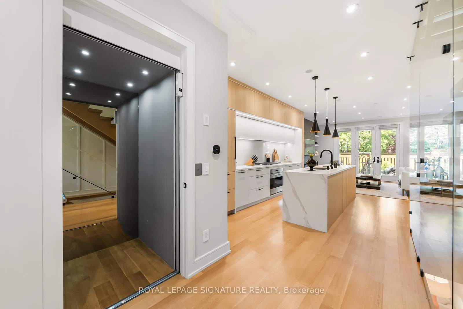 Photo 7 of 588 Woburn Avenue, Toronto, Bedford Park-Nortown — HOMEH