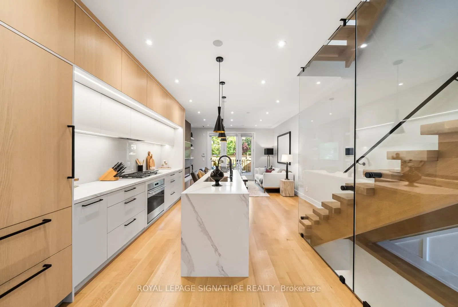 Photo 8 of 588 Woburn Avenue, Toronto, Bedford Park-Nortown — HOMEH