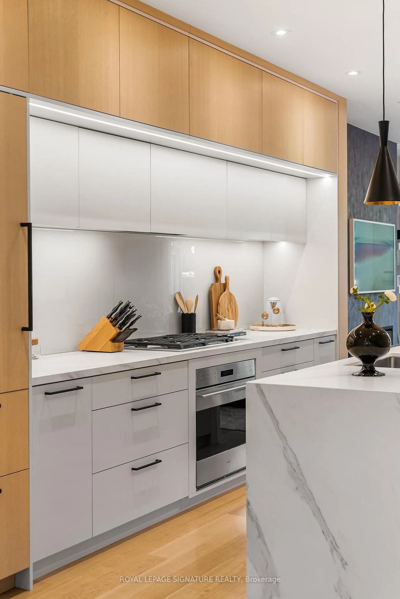 Photo 10 of 588 Woburn Avenue, Toronto, Bedford Park-Nortown — HOMEH