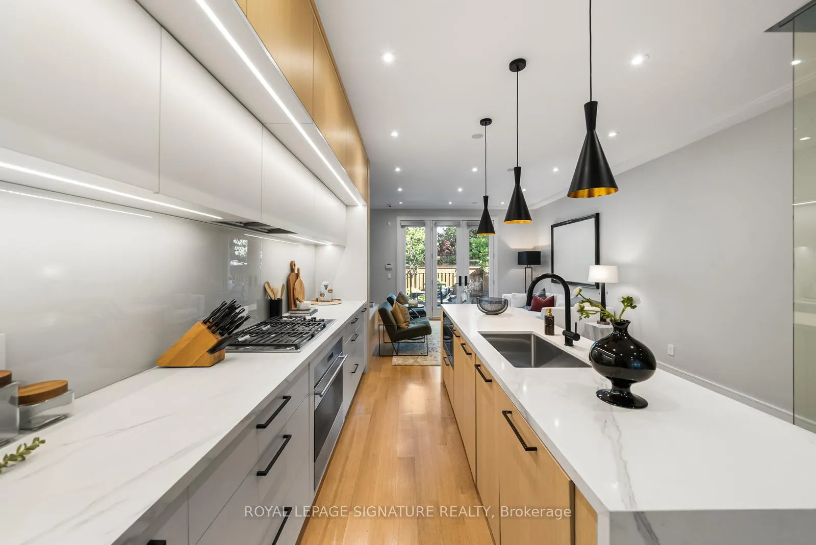 Photo 11 of 588 Woburn Avenue, Toronto, Bedford Park-Nortown — HOMEH