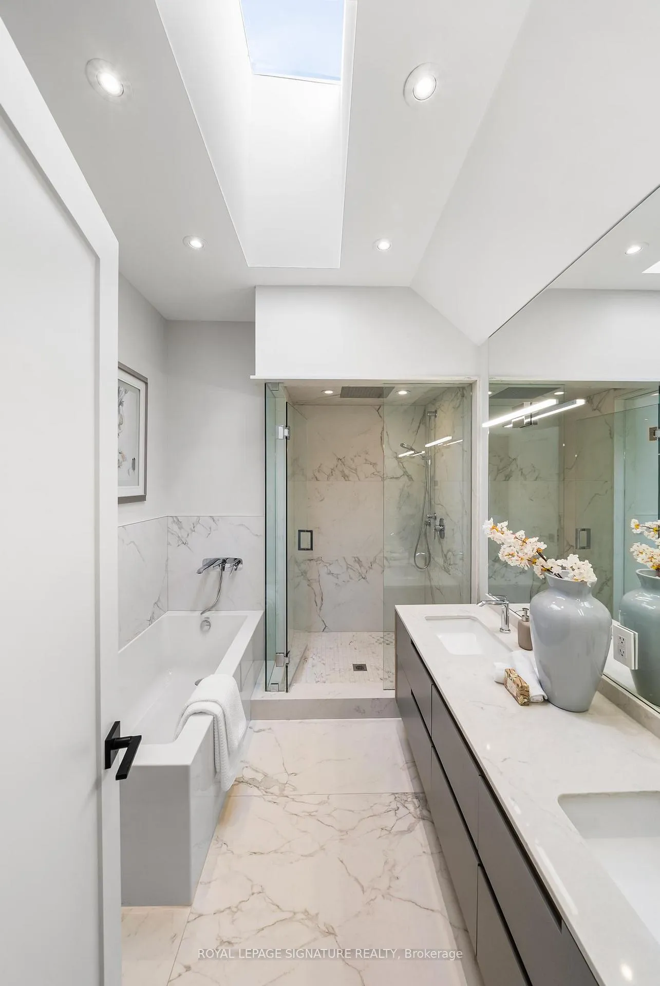 Photo 26 of 588 Woburn Avenue, Toronto, Bedford Park-Nortown — HOMEH