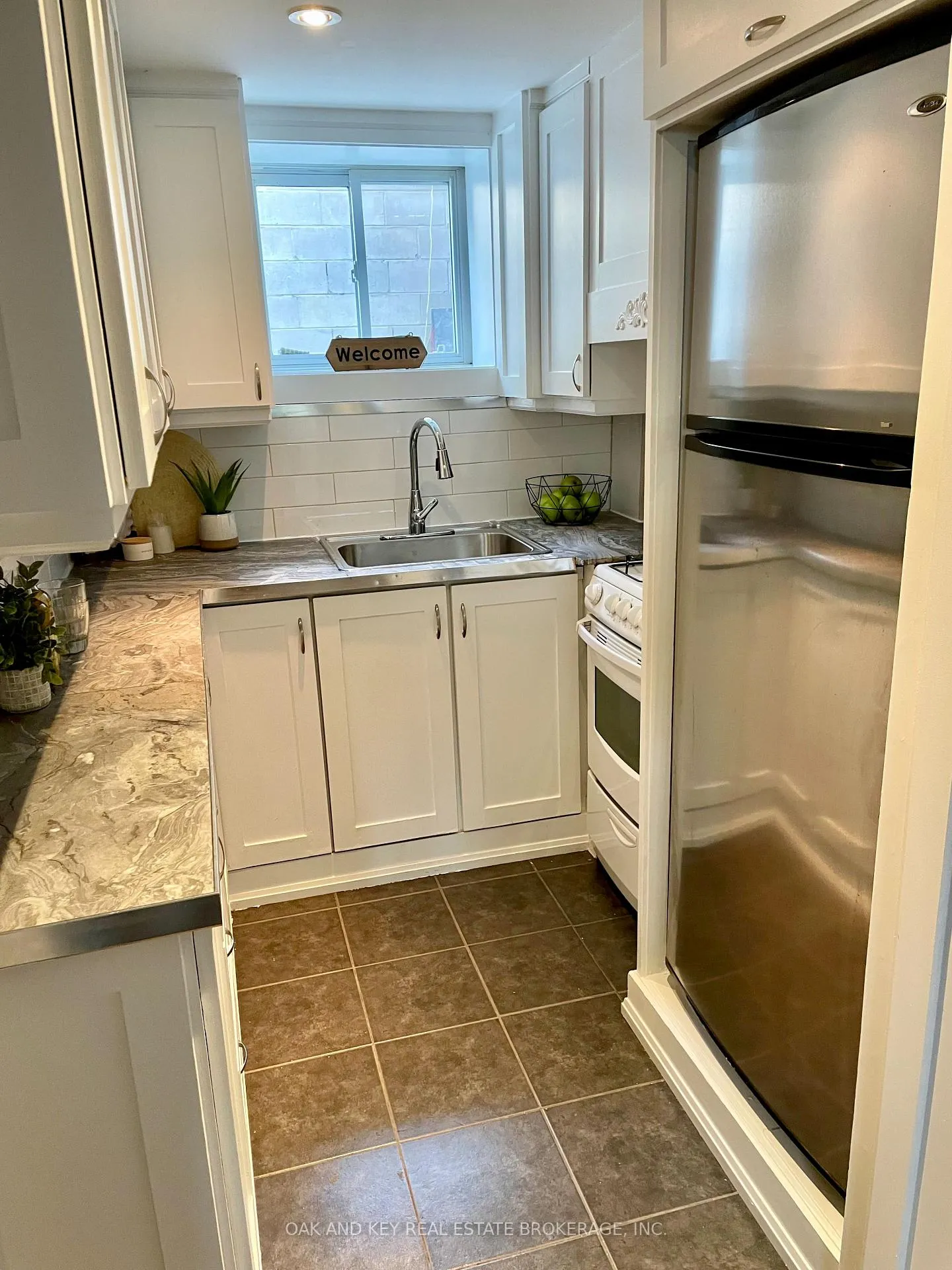 Photo 8 of Unit Lower, 525 Old Weston Road, Toronto, Weston-Pellam Park — HOMEH