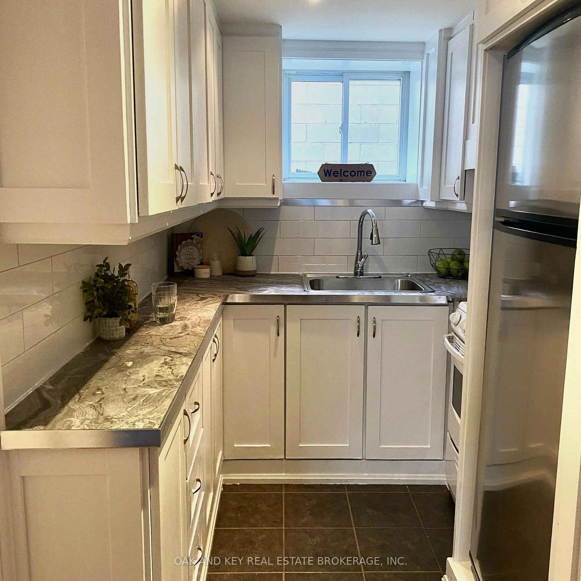 Photo 9 of Unit Lower, 525 Old Weston Road, Toronto, Weston-Pellam Park — HOMEH
