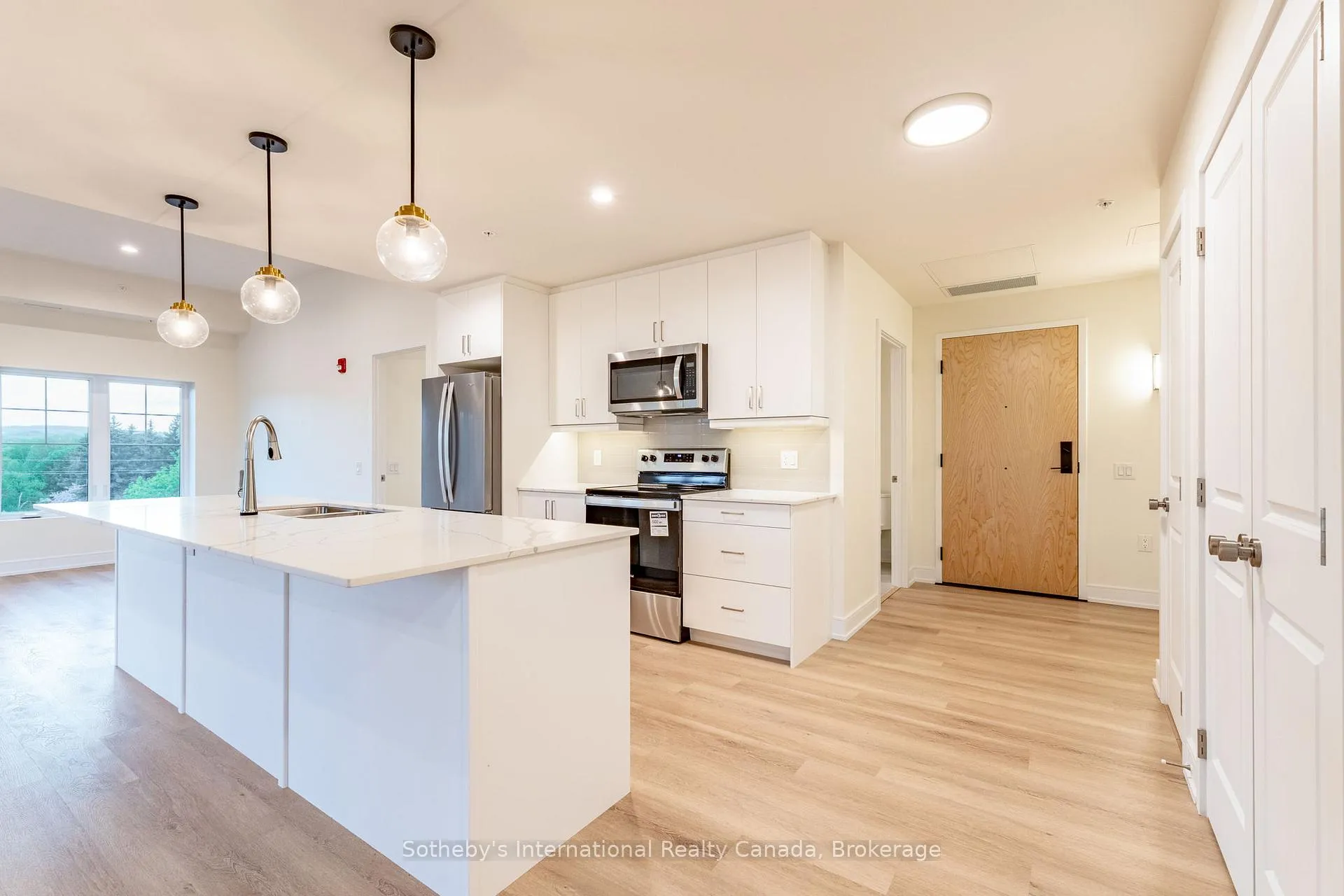 Photo 3 of Unit 411, 121 Mary Street, Clearview, Creemore — HOMEH