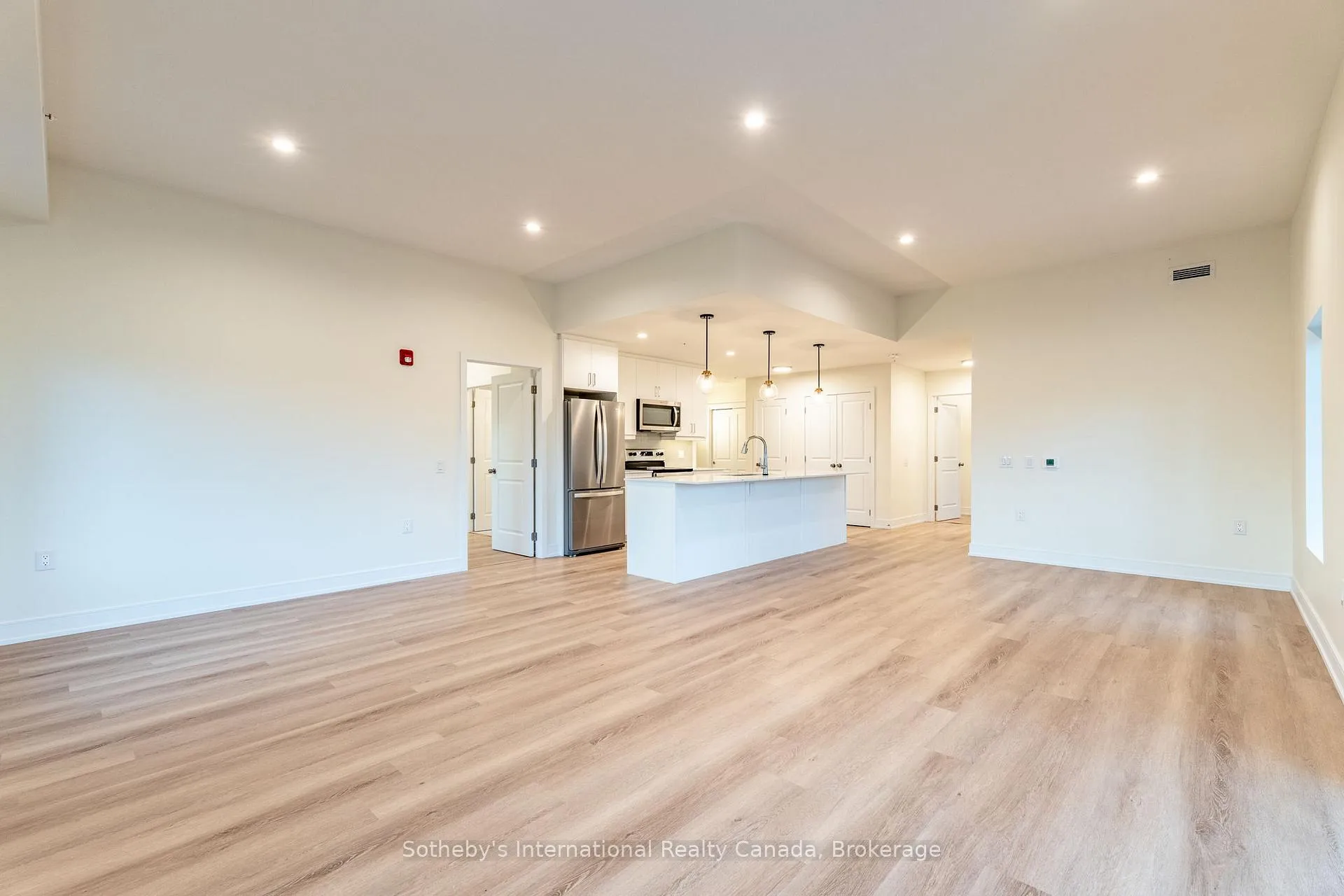 Photo 10 of Unit 411, 121 Mary Street, Clearview, Creemore — HOMEH
