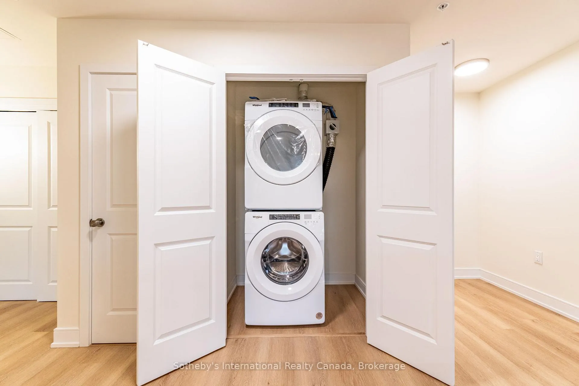 Photo 7 of Unit 411, 121 Mary Street, Clearview, Creemore — HOMEH