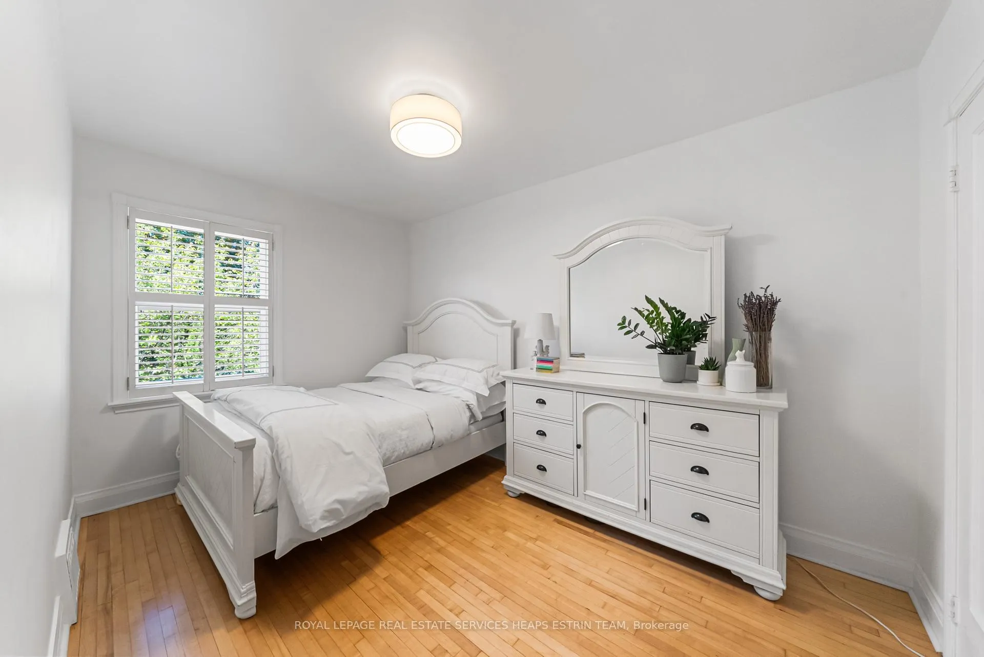 Photo 12 of 6 Beaufield Avenue, Toronto, Leaside — HOMEH